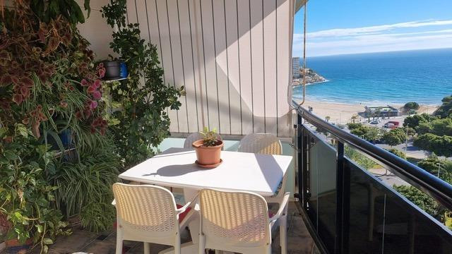 ESPECTACULAR ÁTICO DÚPLEX EN PRIMERA LÍNEA Y VISTAS AL MAR, EN LA CALA