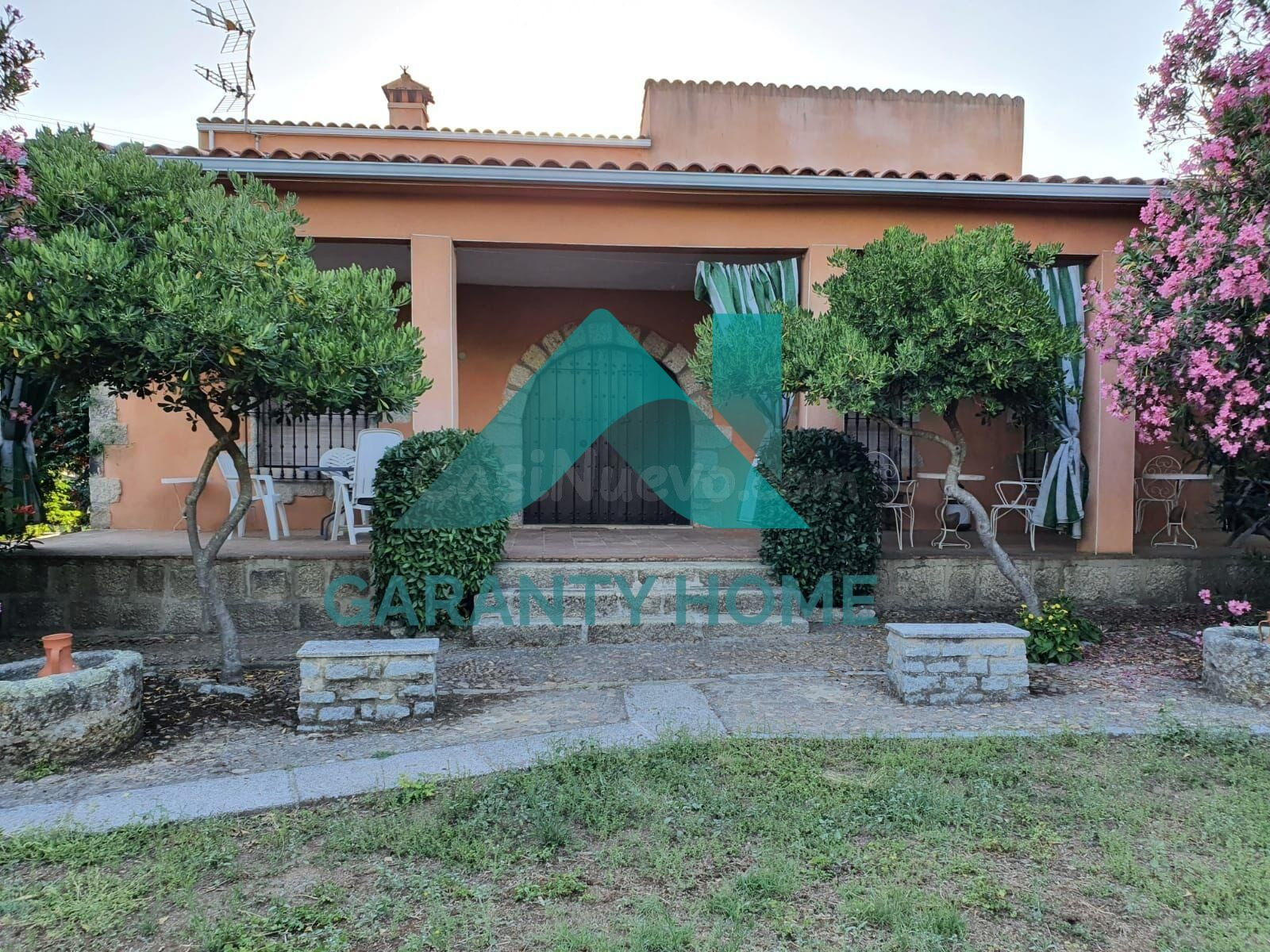 Se VENDE magnífico Chalet con Parcela en Arroyo de la Luz - foto 4