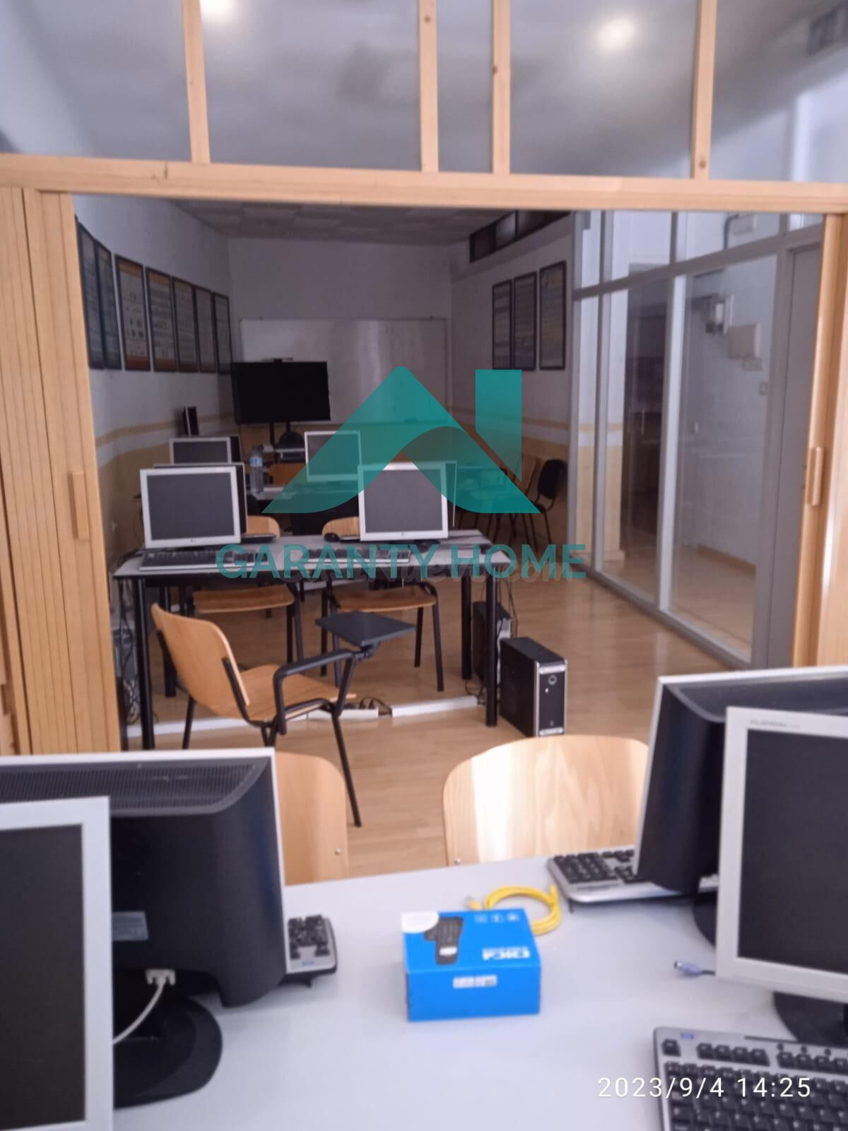 🏢 SE VENDE O ALQUILA LOCAL COMERCIAL EN PLAZA DE LA CONCEPCI