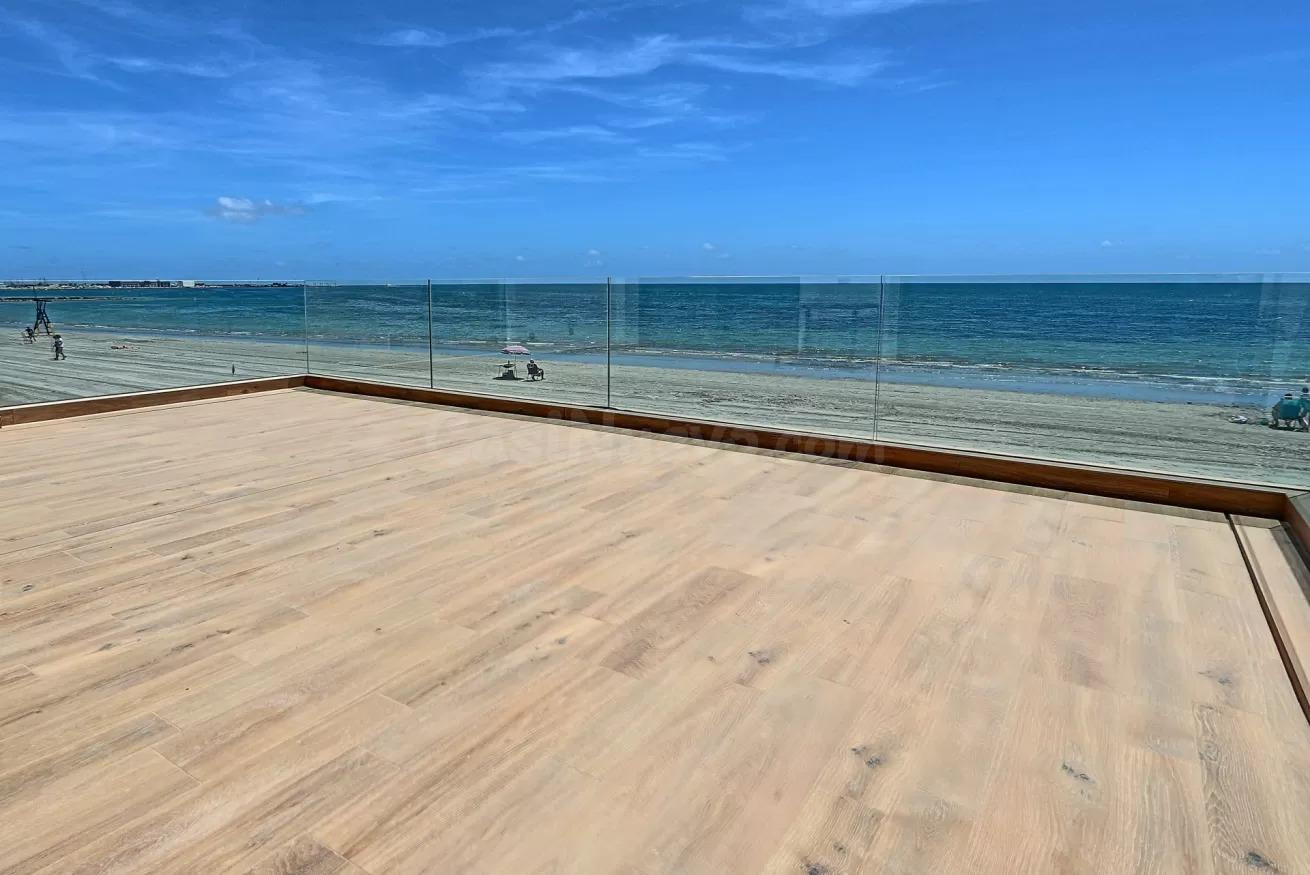 Espectacular chalet en primera línea de playa.