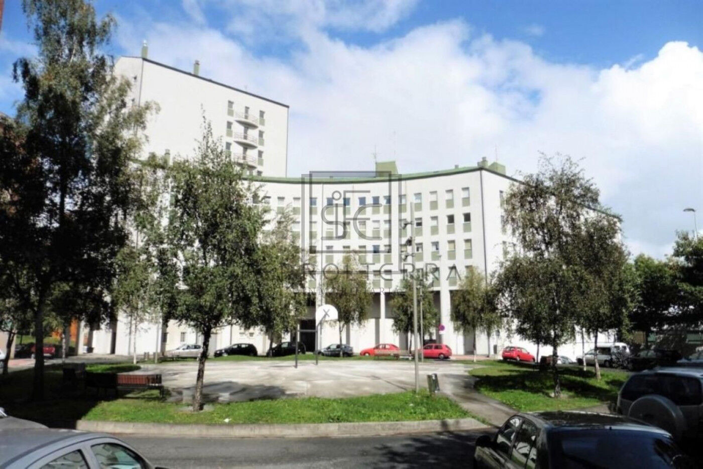 Bajo comercial en Esteiro, Ferrol