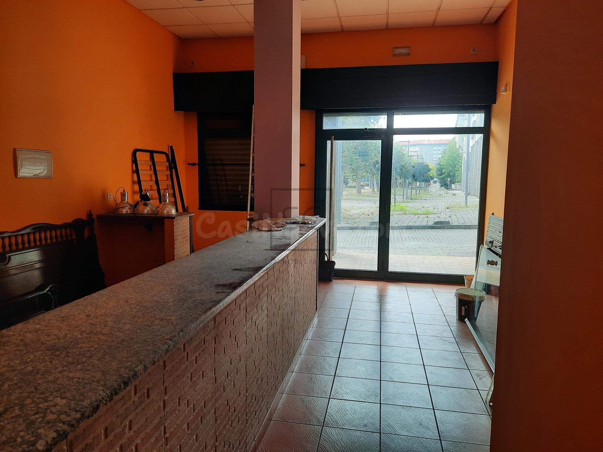 LOCAL COMERCIAL ACONDICIONADO PARA BAR EN CARANZA