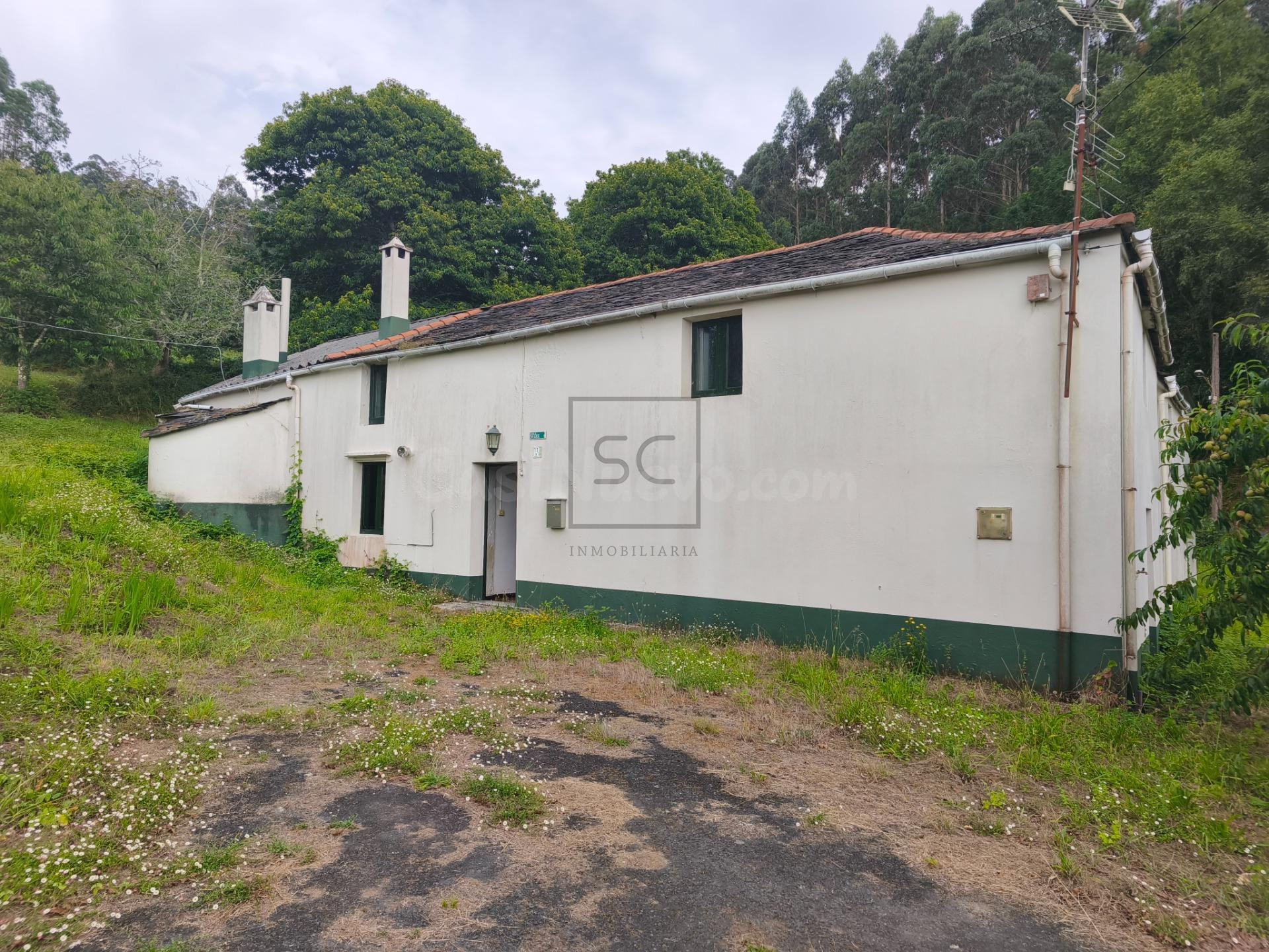 Casa de piedra con hórreo y finca en San Sadurniño