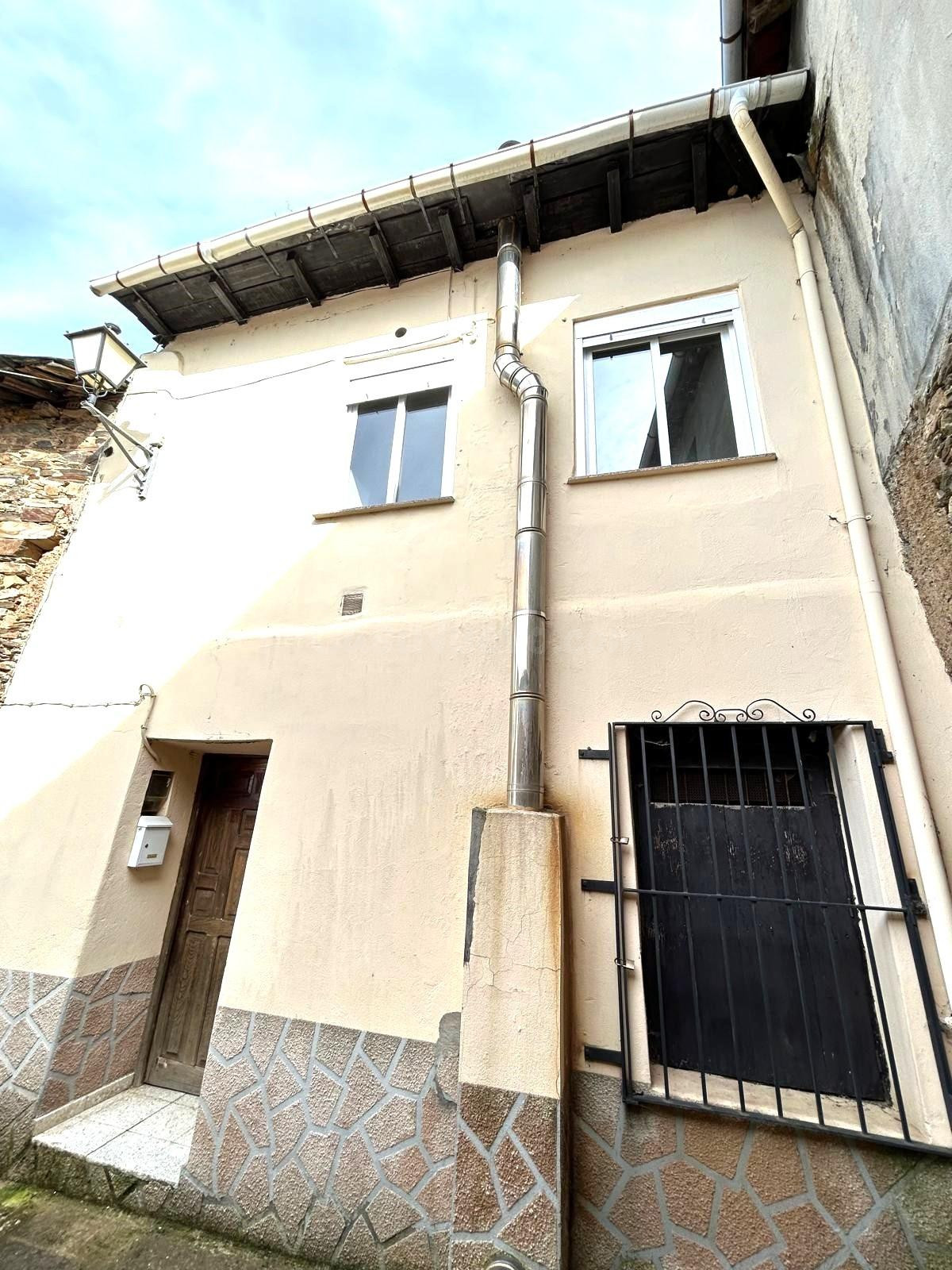 SE VENDE CASA EN VILLAR DE LOS BARRIOS