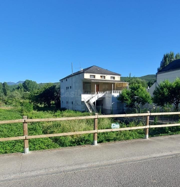 SE VENDE SOLAR URBANO EN PARADELA