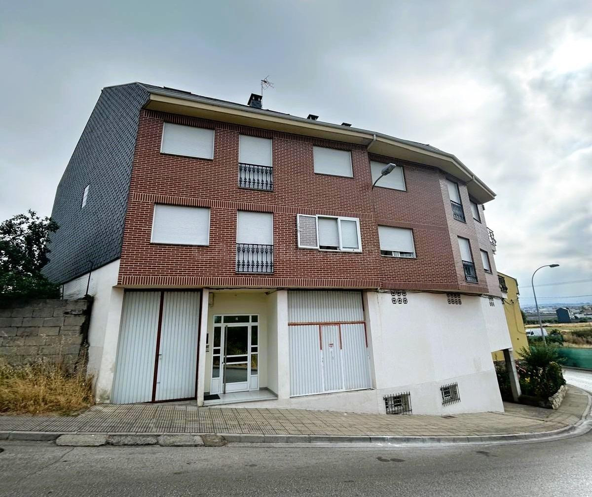 SE VENDE AMPLIO PISO EN CALLE ZARAGOZA