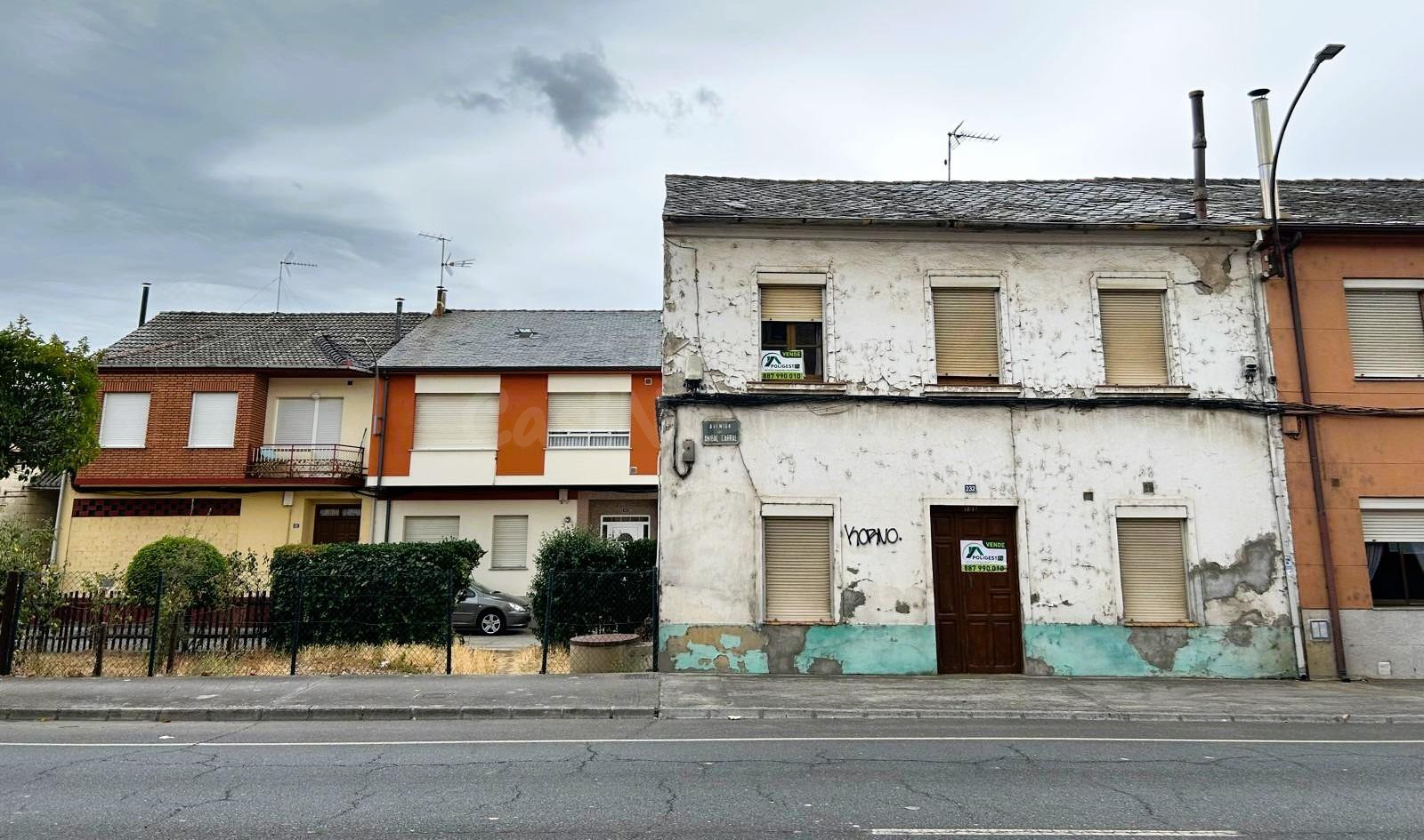 SE VENDE CASA CON TERRENO EN CAMPONARAYA
