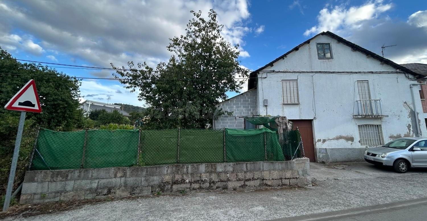 Oportunidad de Inversión en San Andrés de Montejos: Casa para Reformar