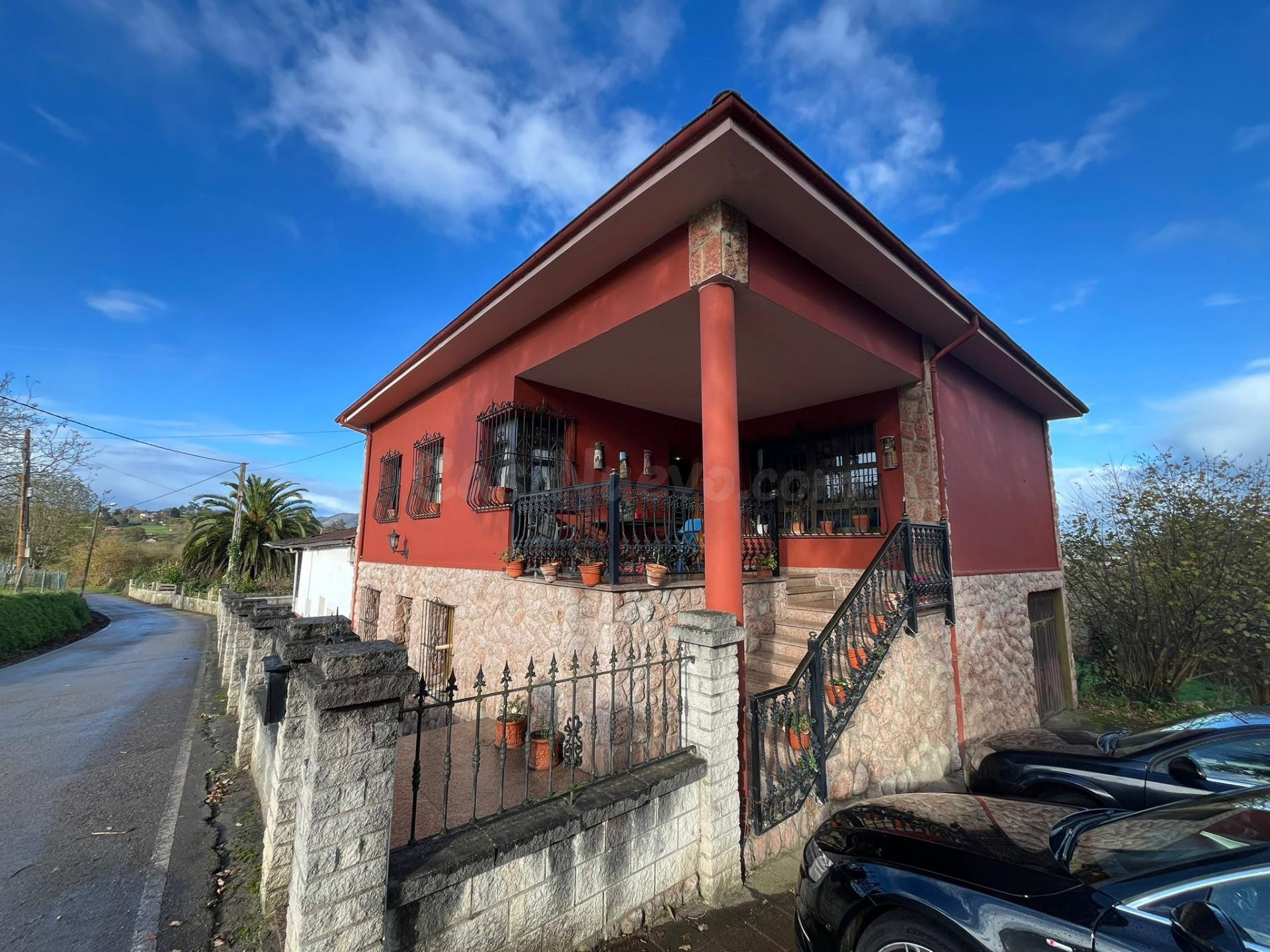 ¡Gran oportunidad en Siero! Casa independiente con 8.000 m2 de finca y a solo 7 minutos de Oviedo