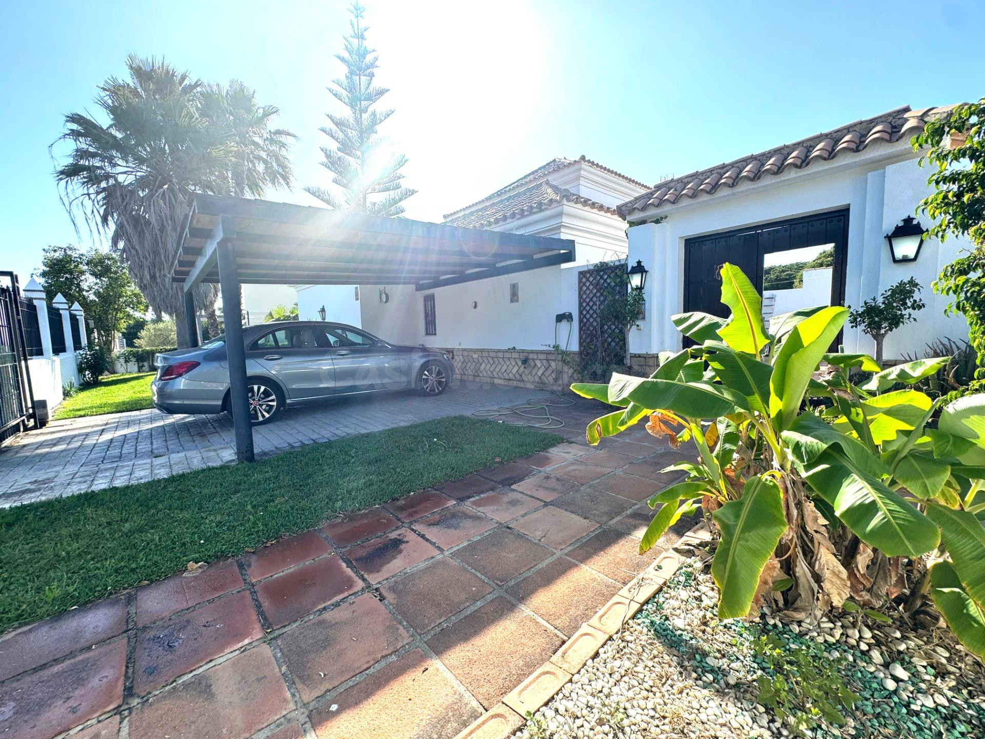 Exclusivo chalet independiente con piscina privada en parcel