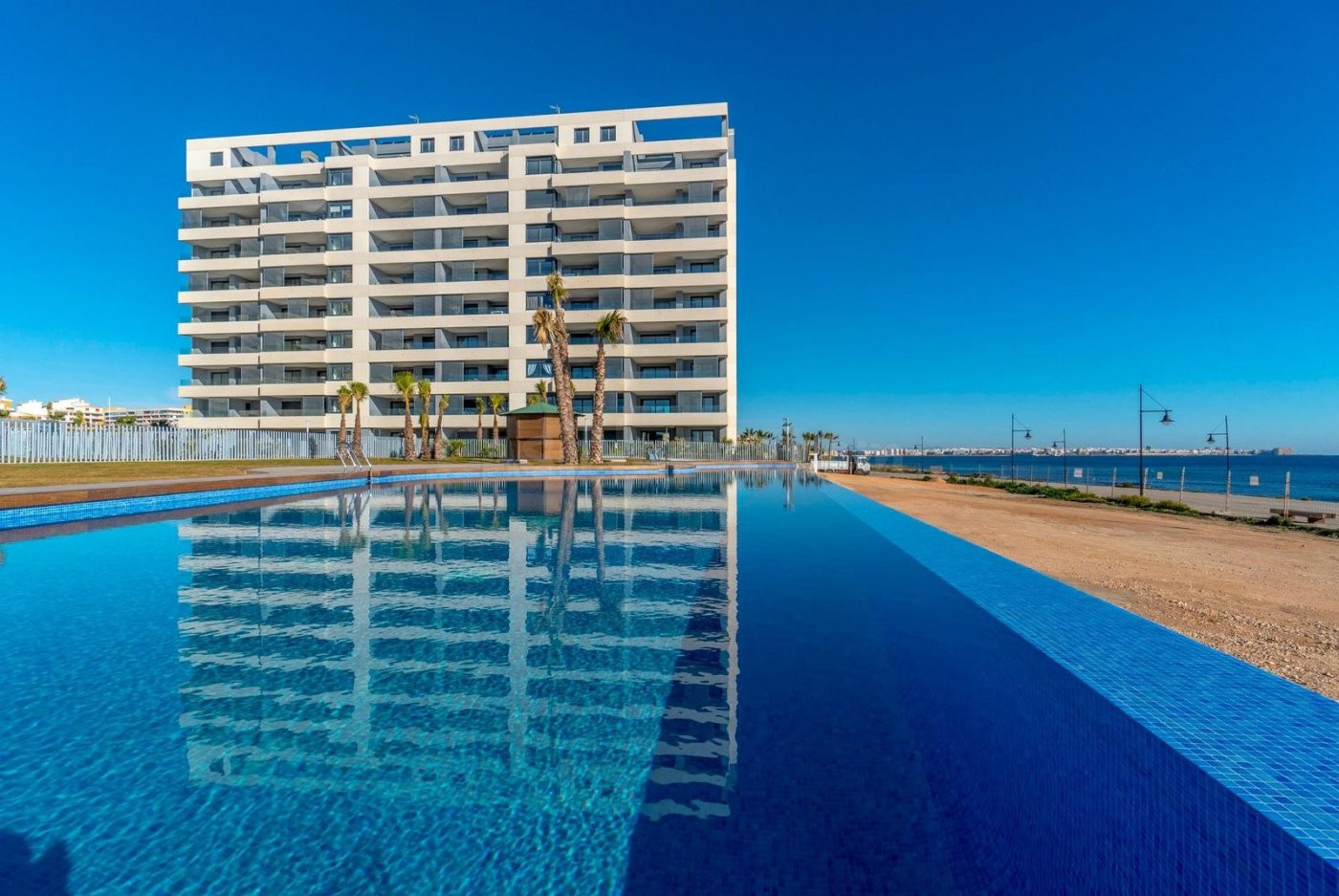 Apartamento en Punta Prima frente al mar