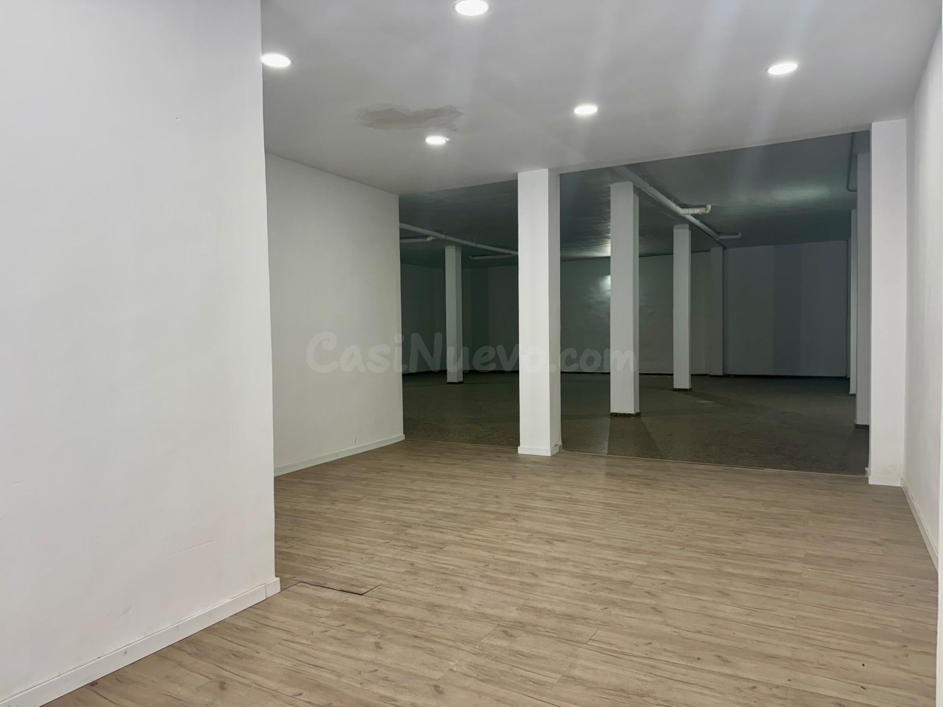Local Comercial en Ayora – Ubicación Estratégica Frente a Mercadona y Junto a la Estación Marítim-Se