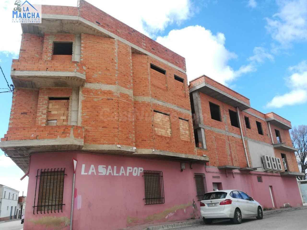 INMOBILIARIA LA MANCHA VENDE EDIFICIO EN FUENTEALAMO