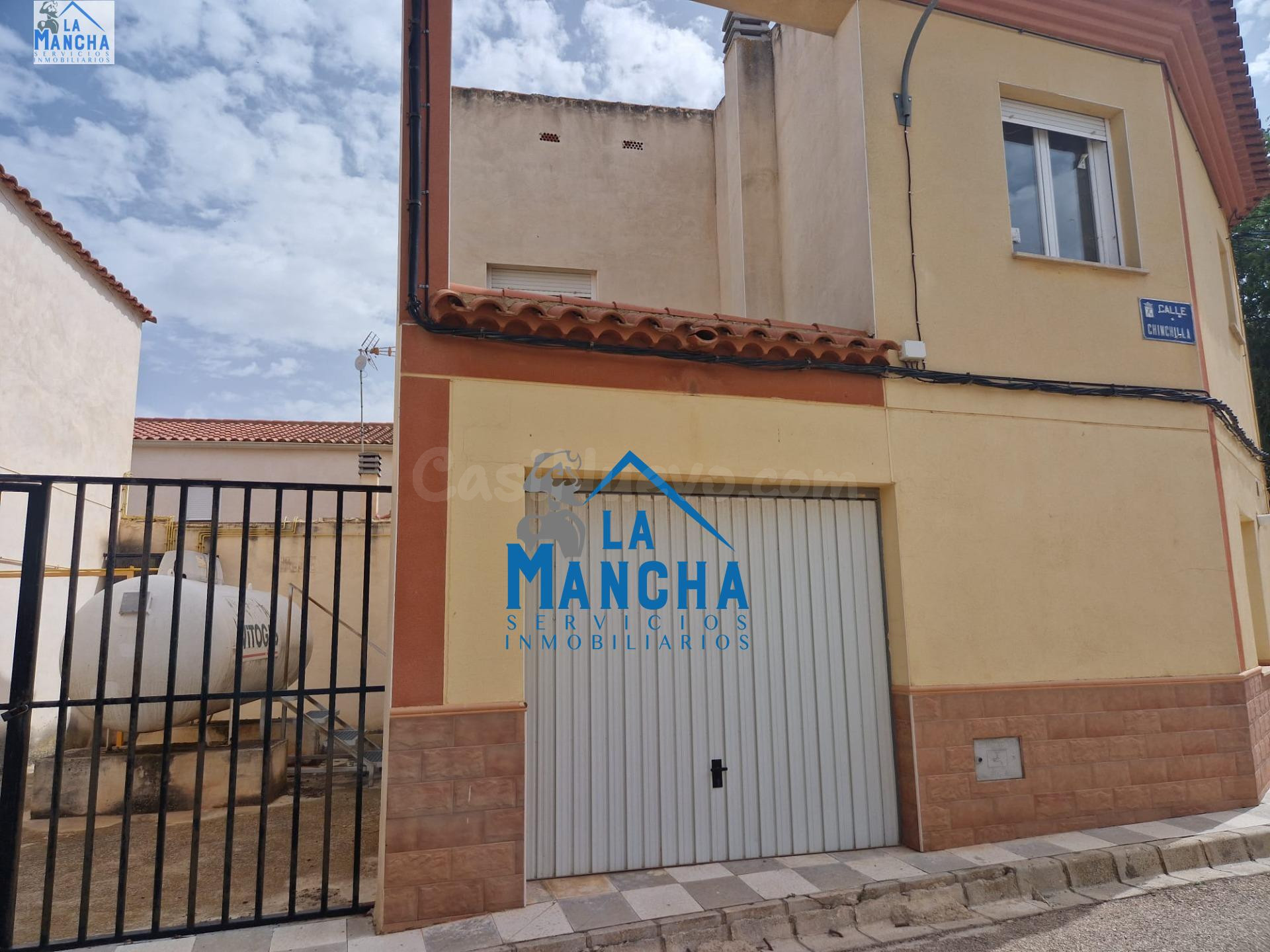 INMOBILIARIA LA MANCHA VENDE ADOSADO DE OBRA NUEVA EN TINAJEROS