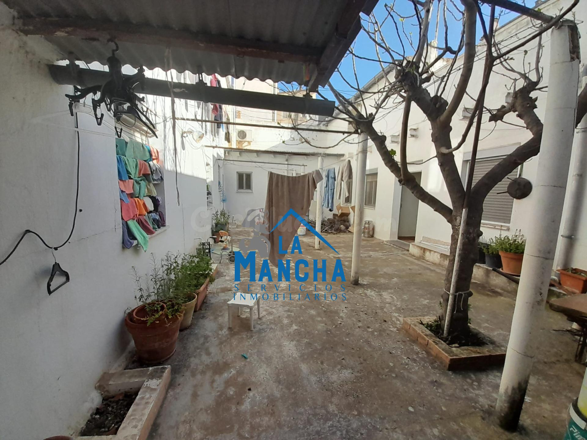 INMOBILIARIA LA MANCHA VENDE CASA DE DOS PLANTAS EN ZONA PEDRO LAMATA