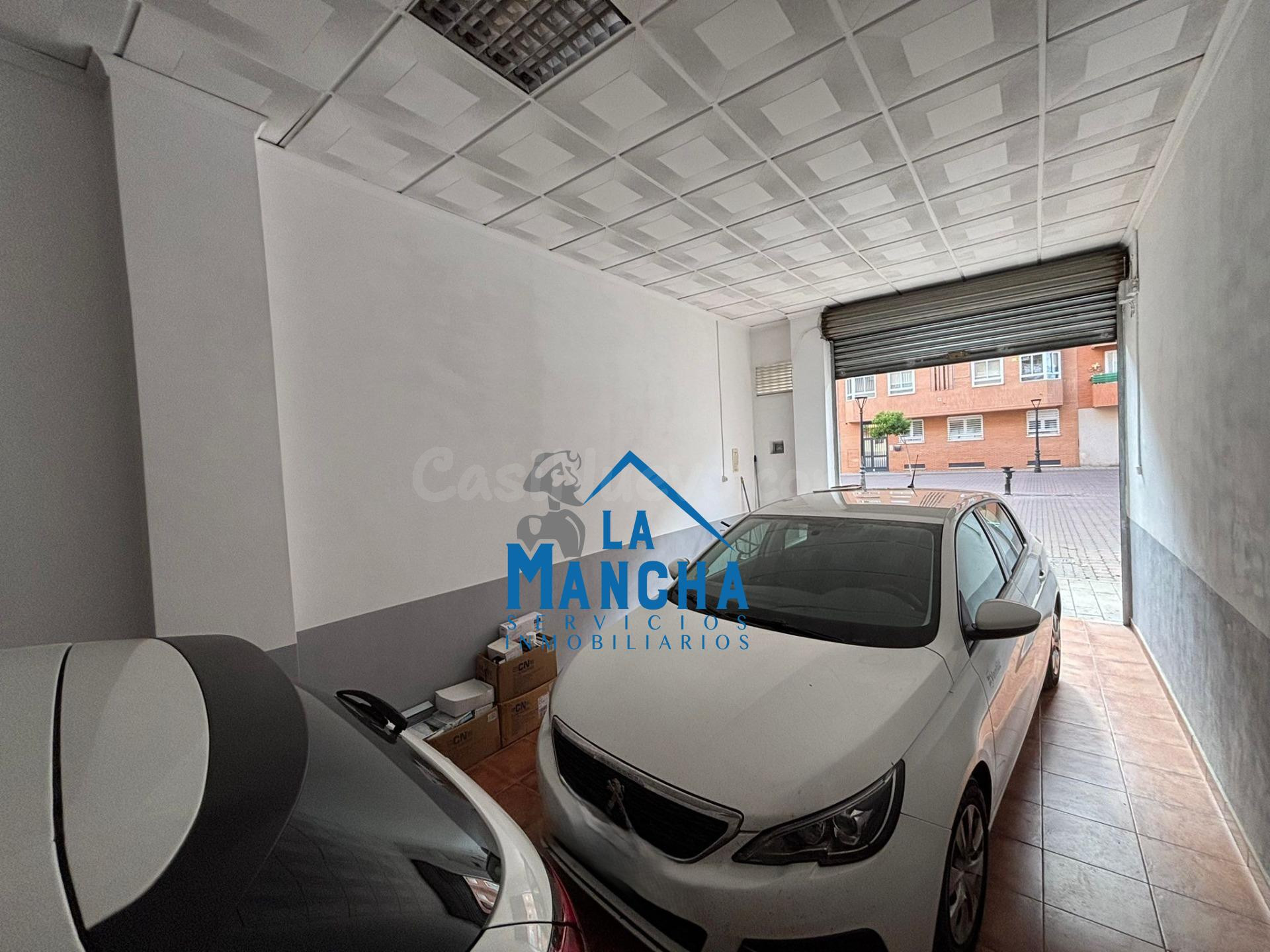 INMOBILIARIA LA MANCHA VENDE LOCAL-COCHERA EN ZONA FIESTA DEL ÁRBOL CANAL MARIA CRISTINA