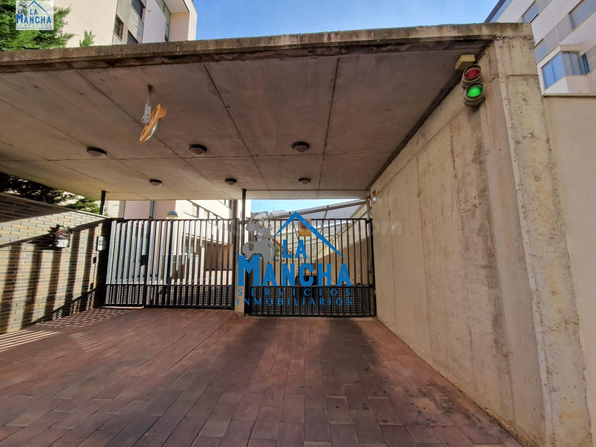 REF: JI005. INMOBILIARIA LA MANCHA VENDE PLAZAS DE GARAJE EN ZONA IMAGINALIA.