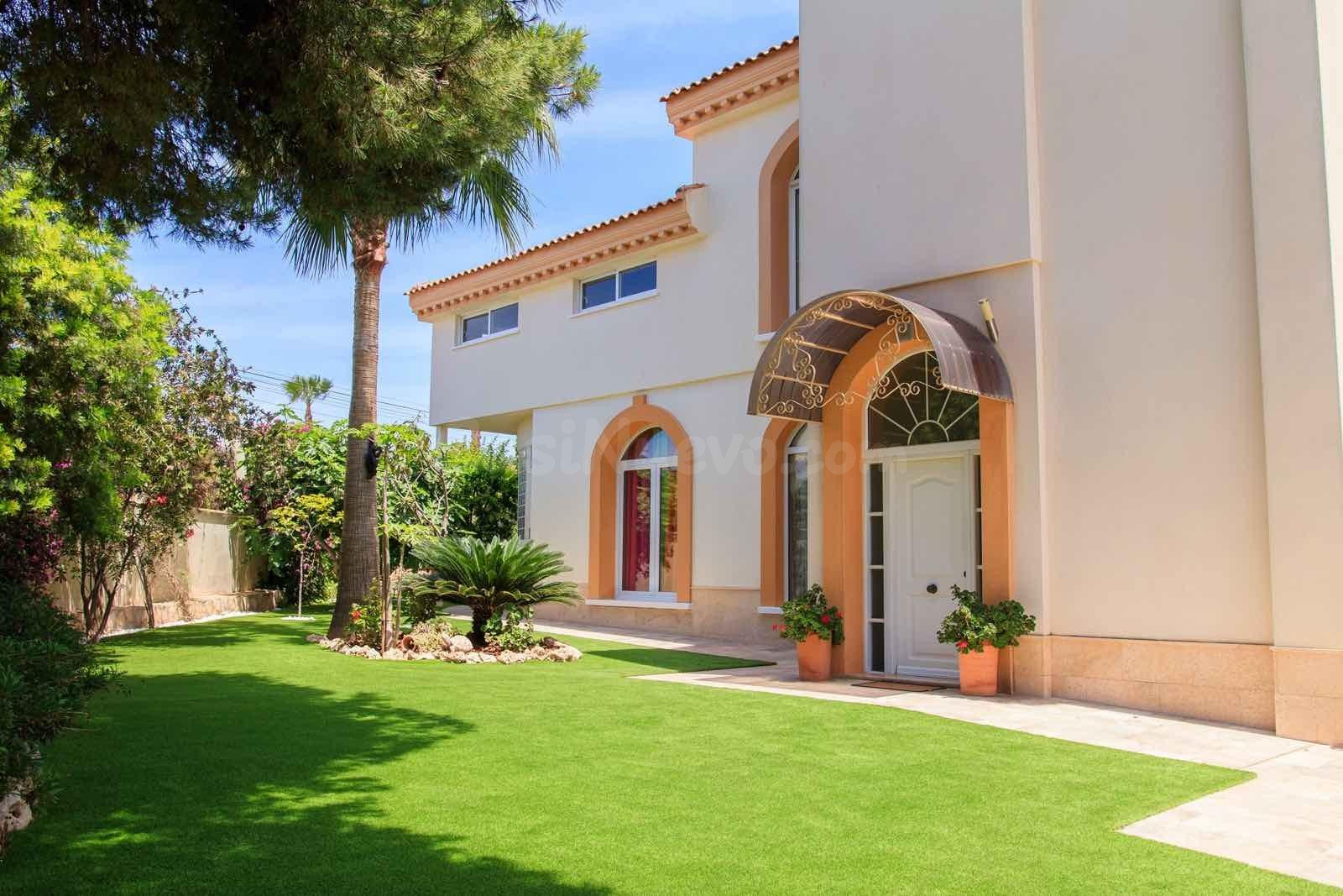 GRAN VILLA DE LUJO EN CIUDAD QUESADA, 5 HAB, 5 BAÑOS