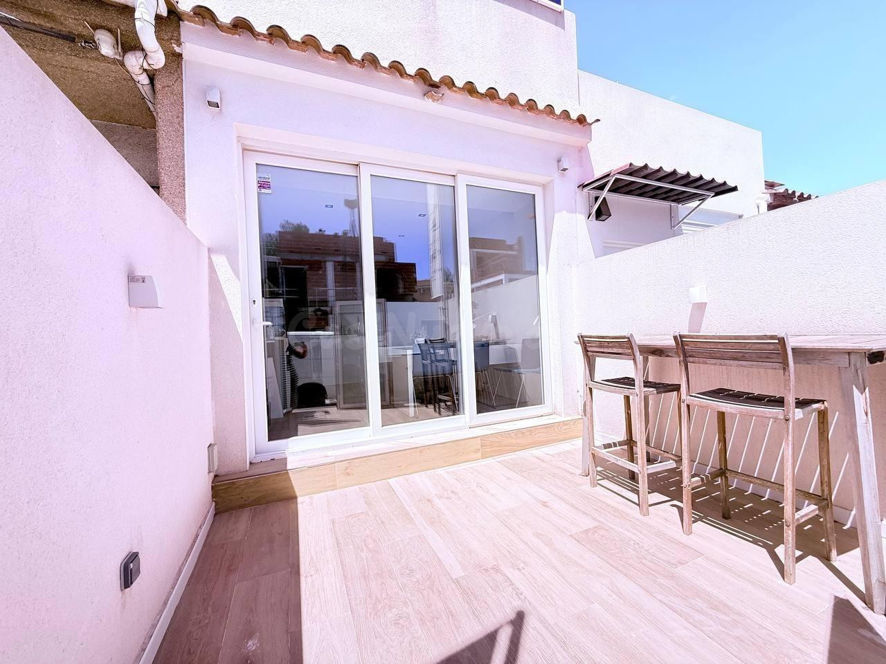 GRAN ADOSADO EN ORIHUELA COSTA, 3 HAB, 2 BAÑOS