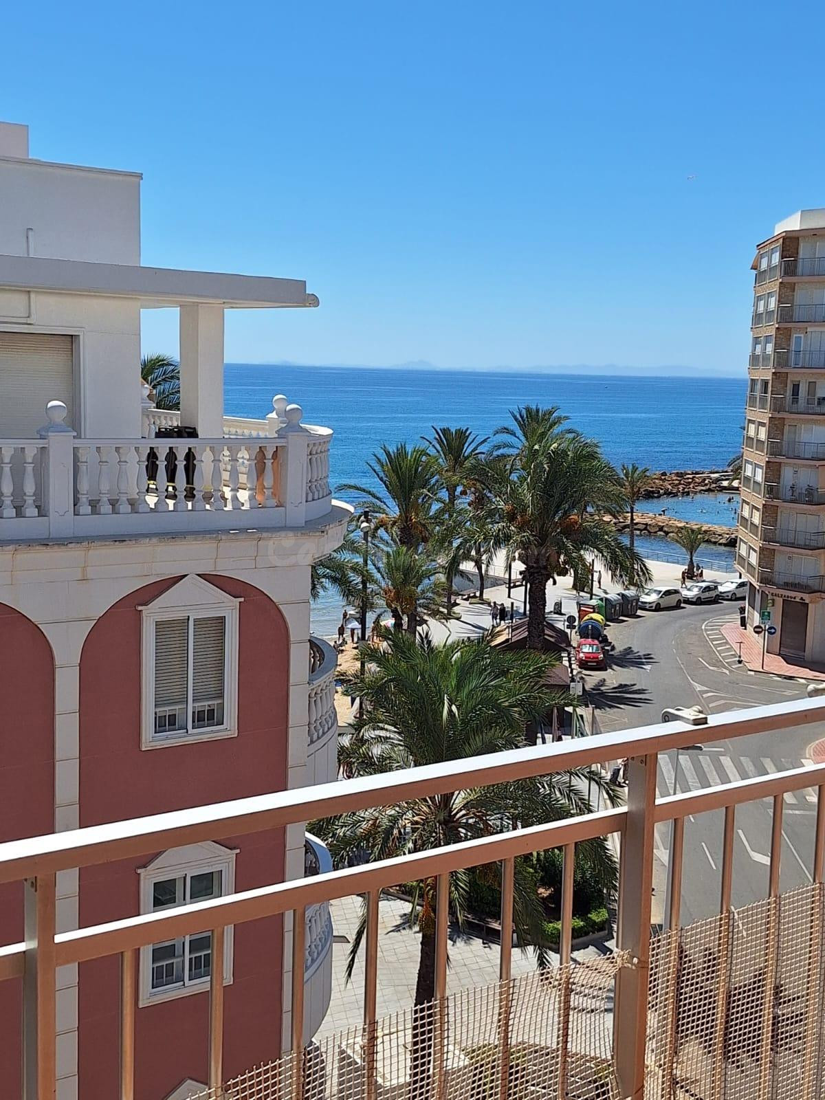 GRAN APARTAMENTO CON VISTAS AL MAR EN TORREVIEJA,4 HAB, 2 HAB