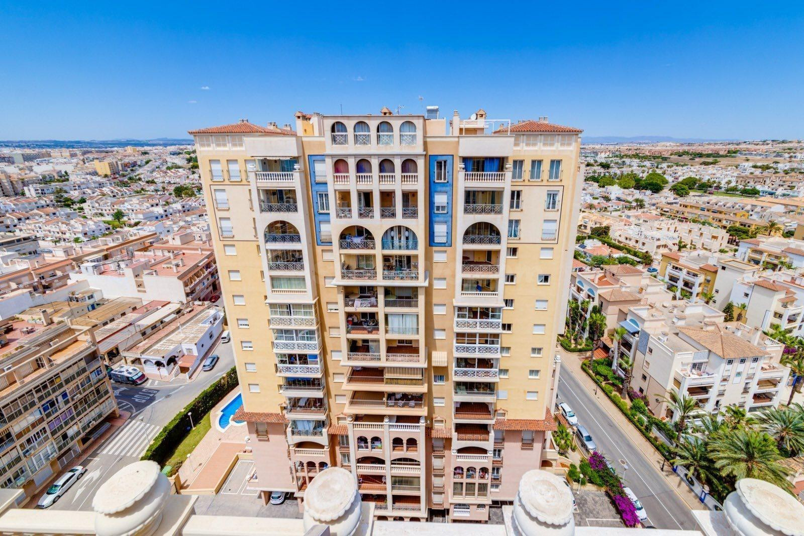 GRAN APARTAMENTO EN TORREVIEJA, 2 HAB, 2 BAÑOS