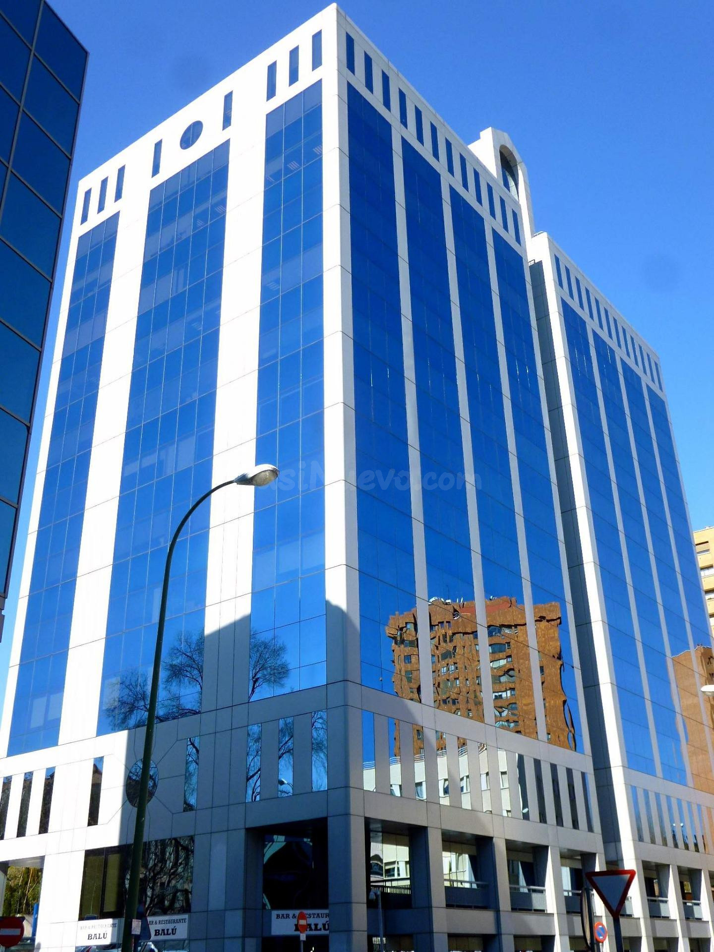 CASTILLA, OFICINA EXTERIOR- DIAFANA 266m2, Excelente Luz Natural