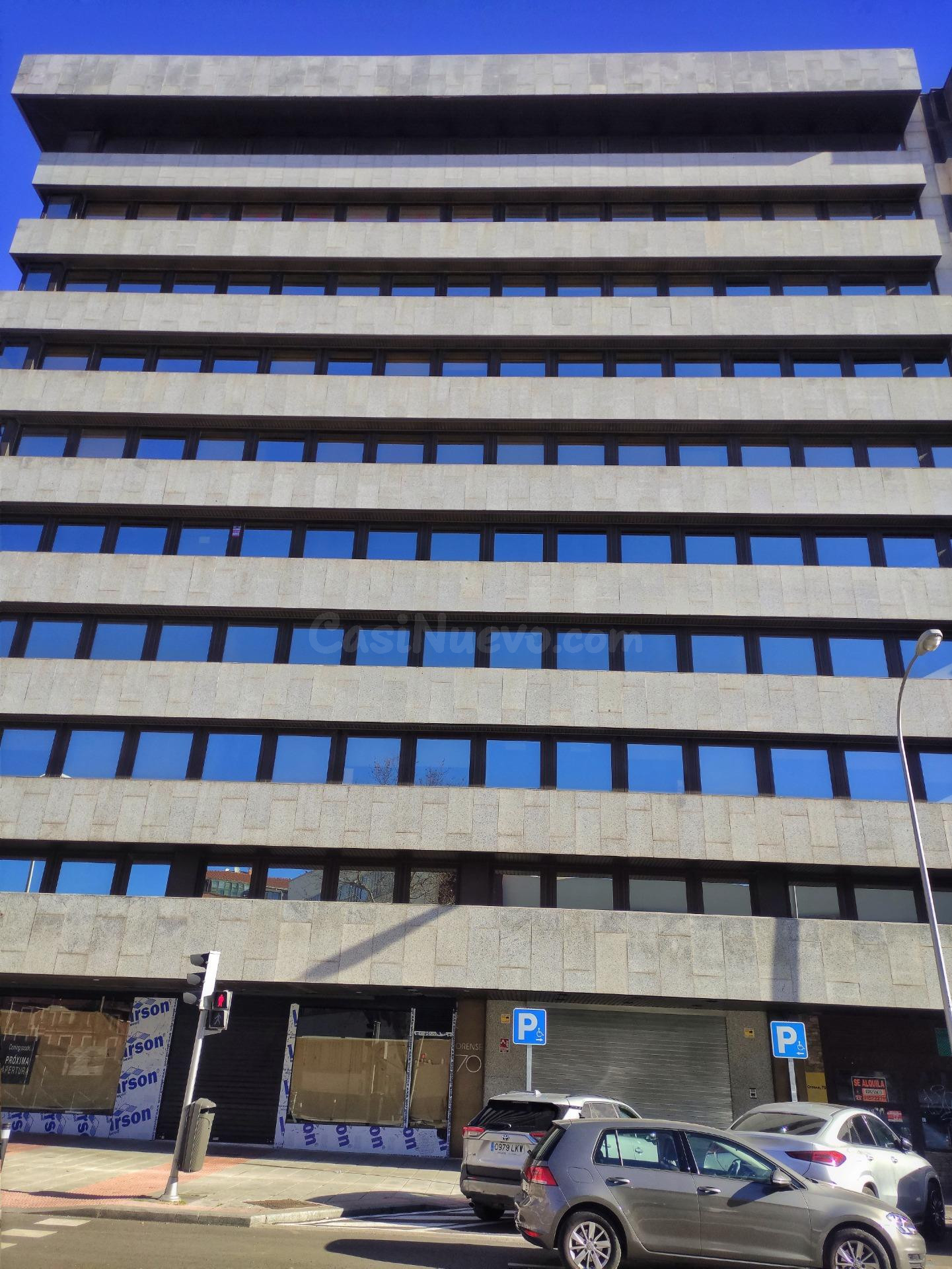 CUZCO-ORENSE , 462m2, exterior con 3 fachadas a la calle muy luminosa
