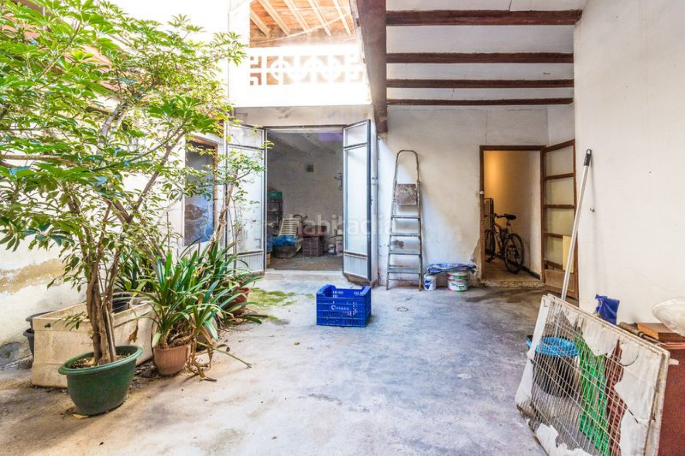 CASA CON PATIO