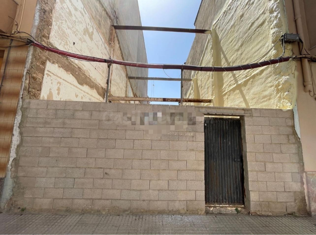 Terreno urbano de 270 m2 en venta en calle de la Bàscula