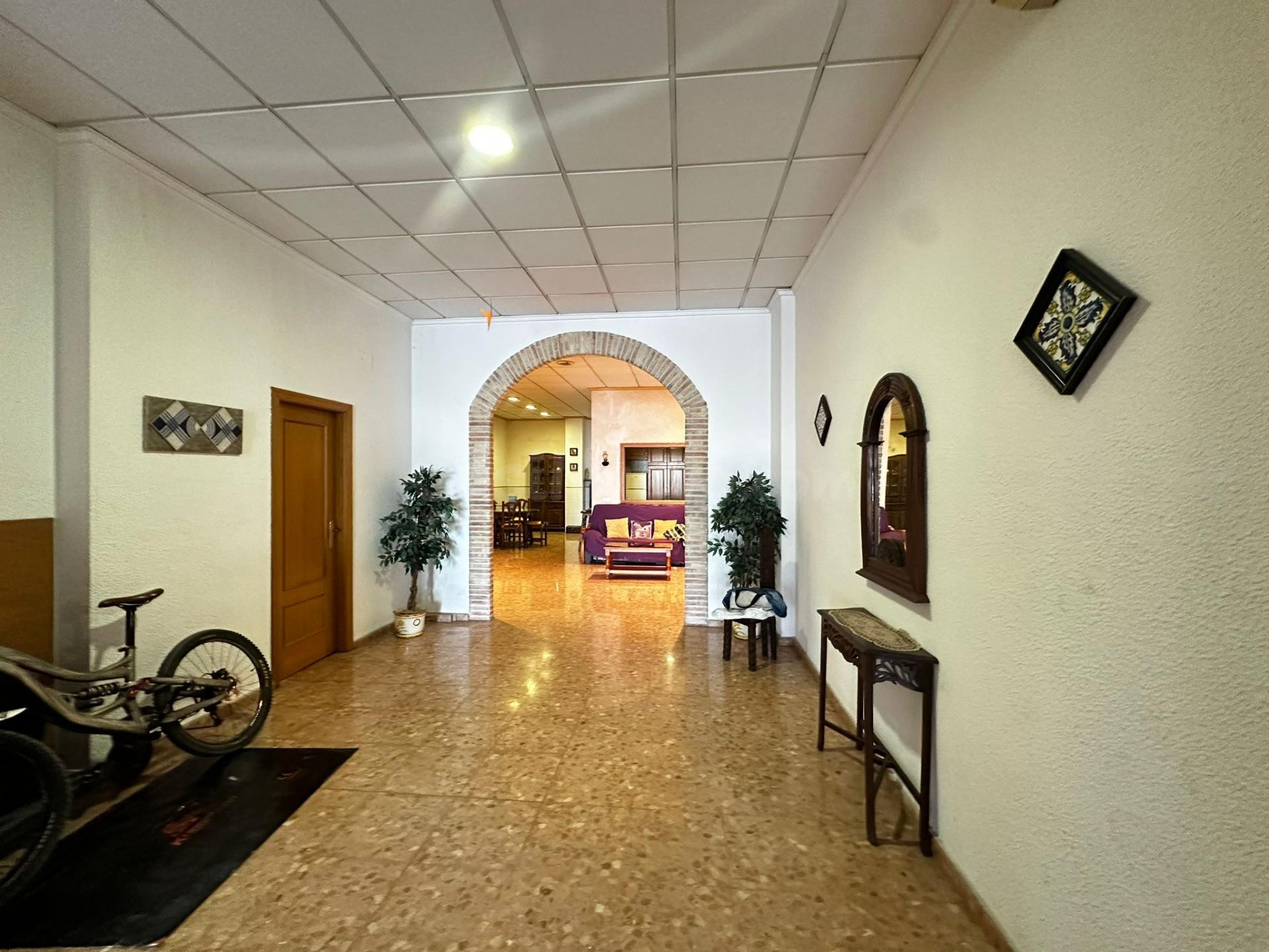 Local comercial reformado en Ronda Malecó