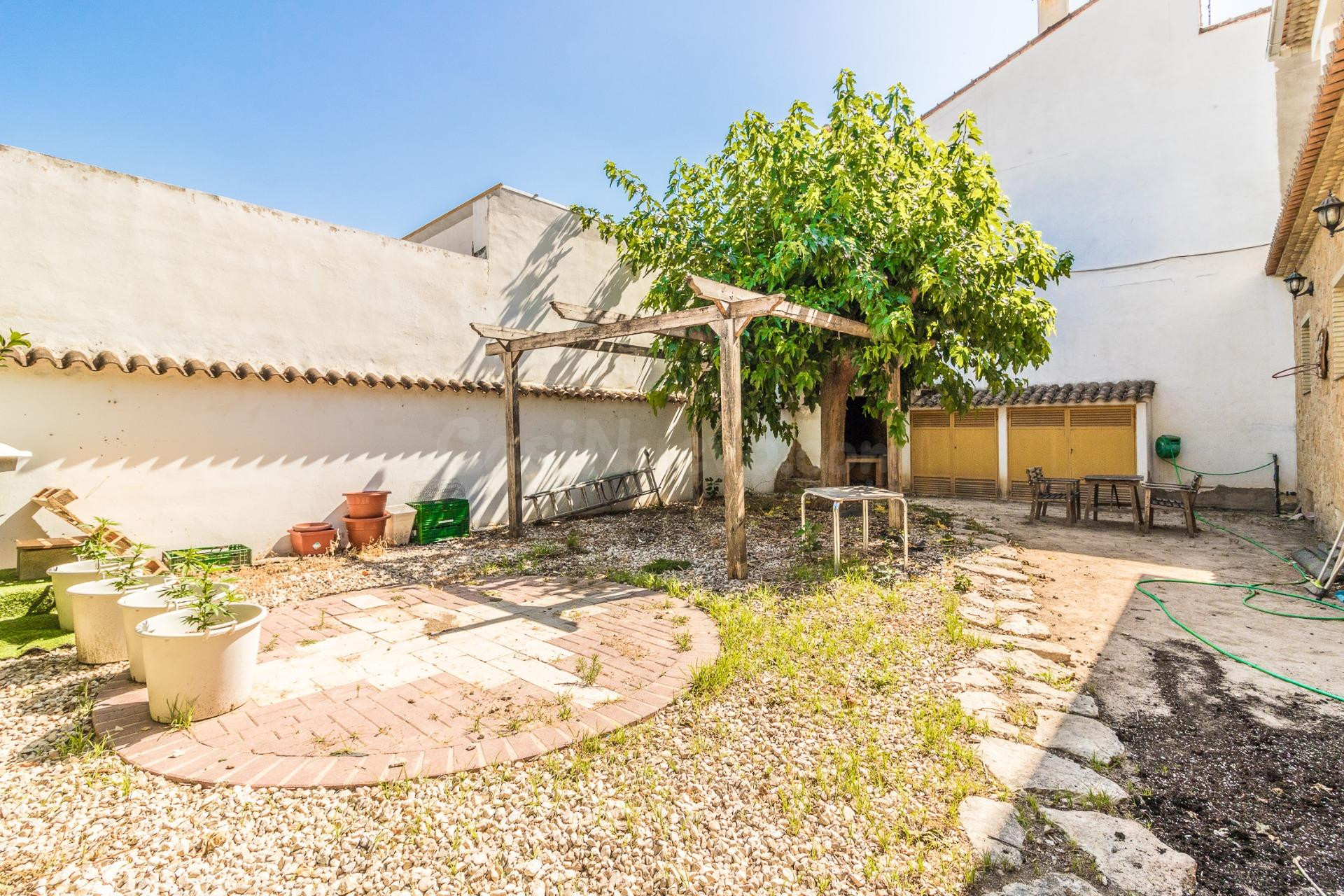 ¡Gran oportunidad! Se vende adosado en Senyera, ideal para quienes buscan comodidad y una excelente