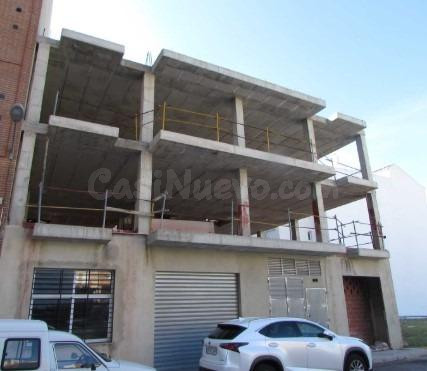 Edificio en construcción con 12 viviendas, garajes y trasteros en excelente ubicación