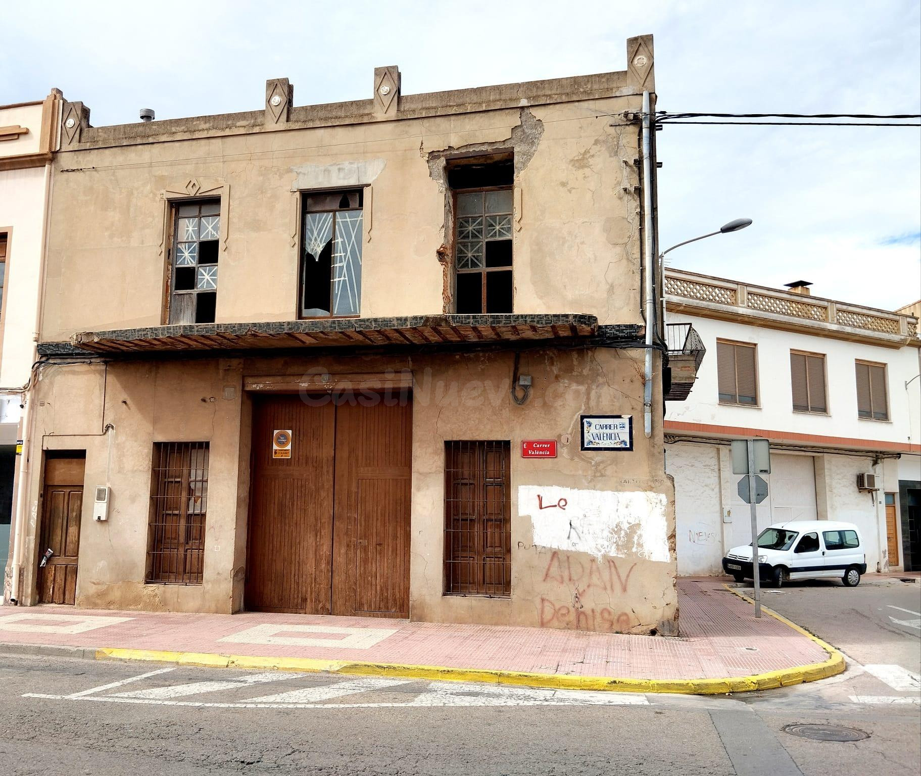 CASA ESQUINERA PARA REFORMAR EN ALGINET