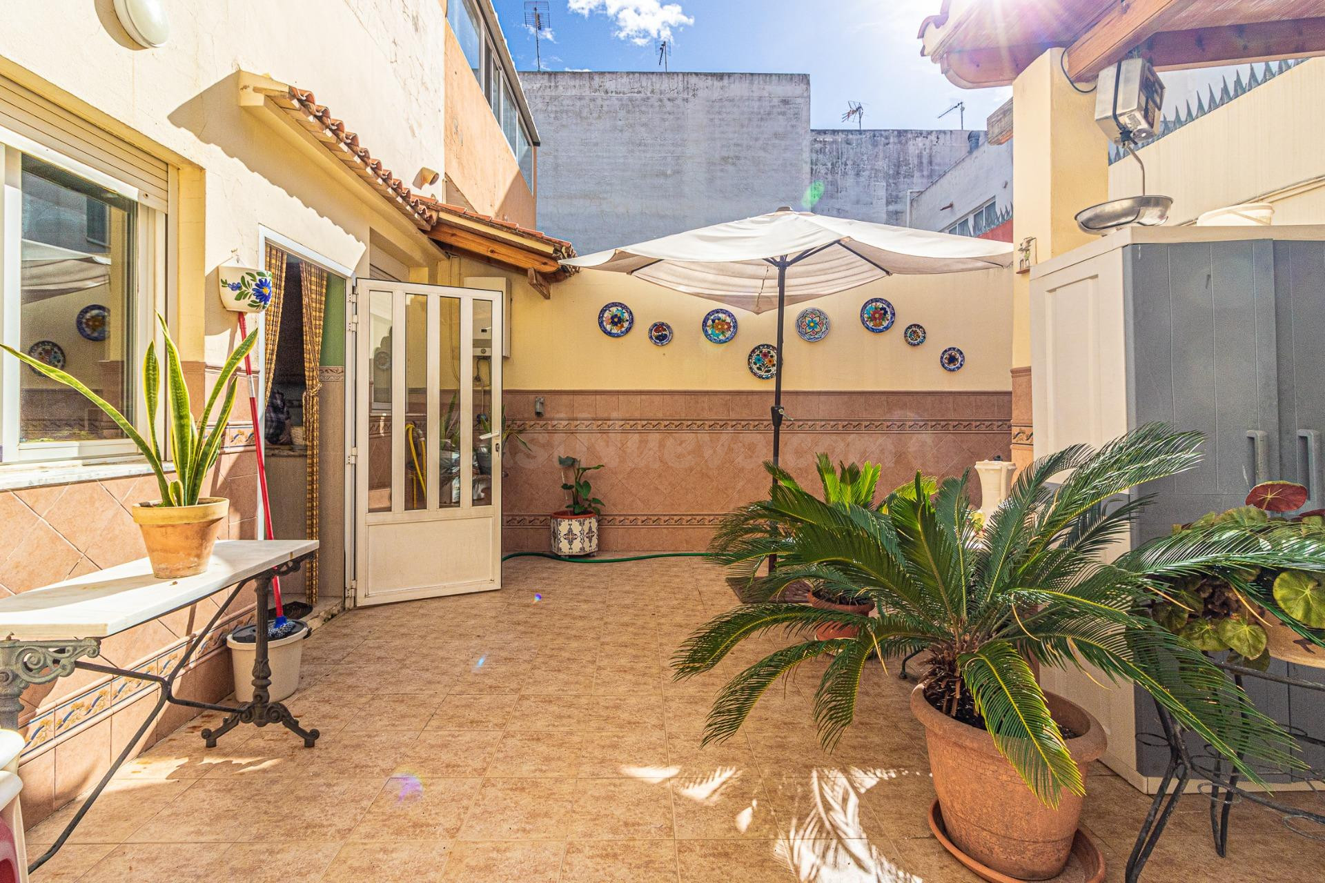 SE VENDE CASA ADOSADA EN BENIMODO – 223 m2, AMPLIA Y LUMINOSA