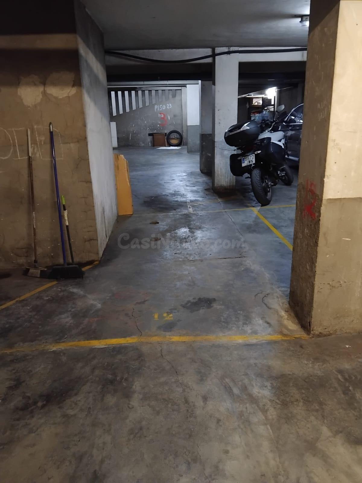 Plaza de Garaje para Moto en Av. Reyes Católicos