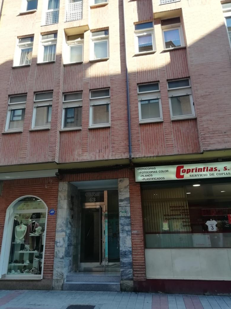 Garaje Grande en Calle Colón - ¡Tu Espacio Ideal!