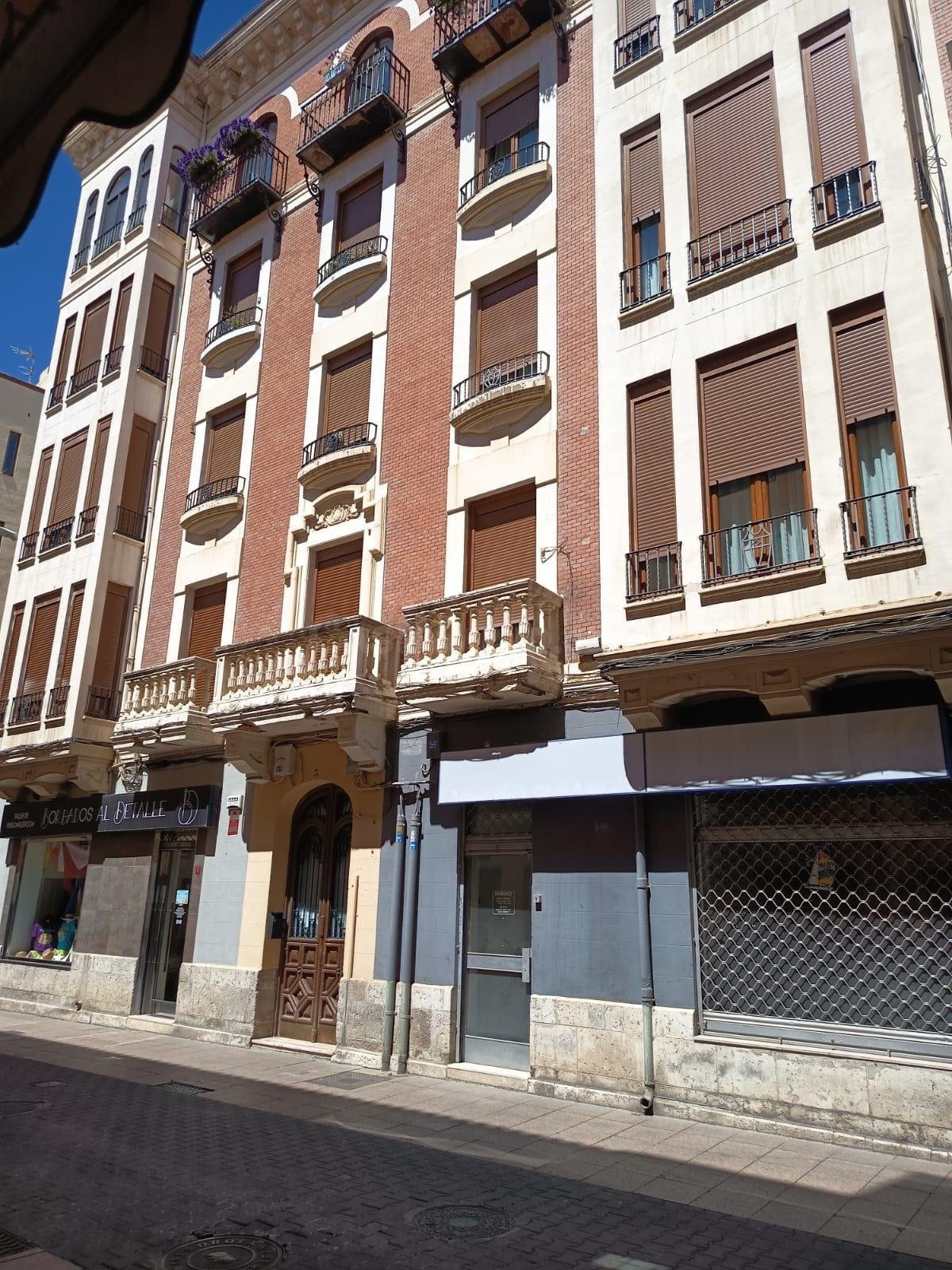 Vende y alquila local en el centro. Calle peatonal