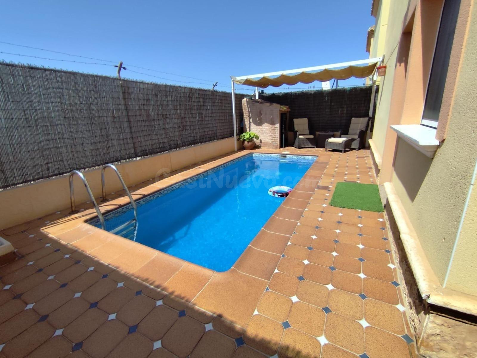Impresionante Chalet en Torrevieja con Piscina Privada y Solárium