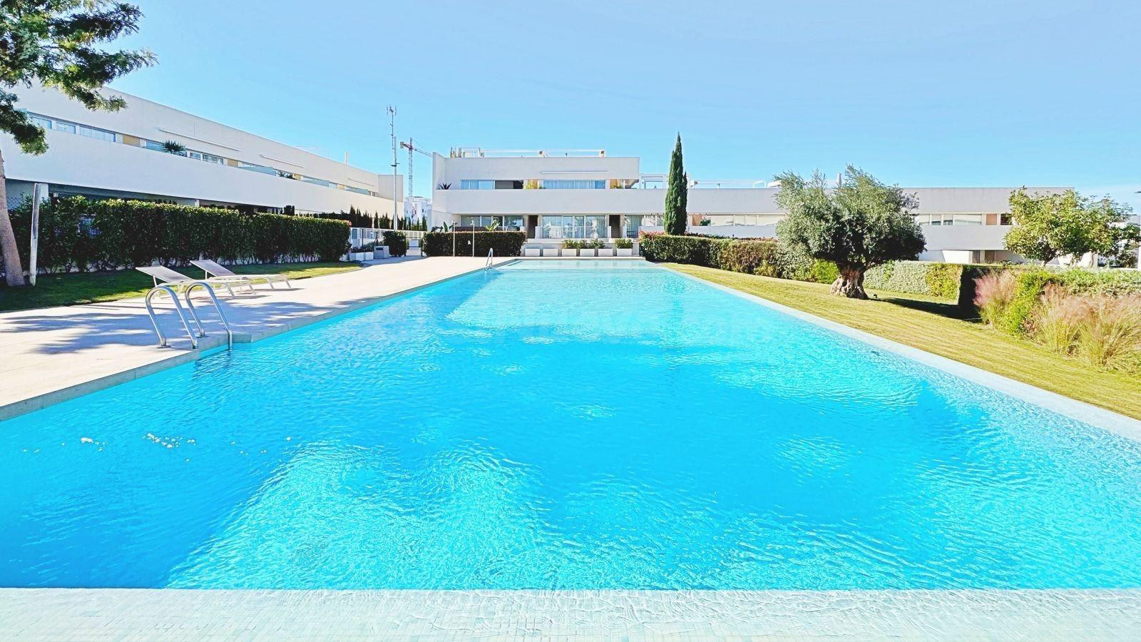 Espectacular Ático con Piscina en Los Balcones de Torrevieja