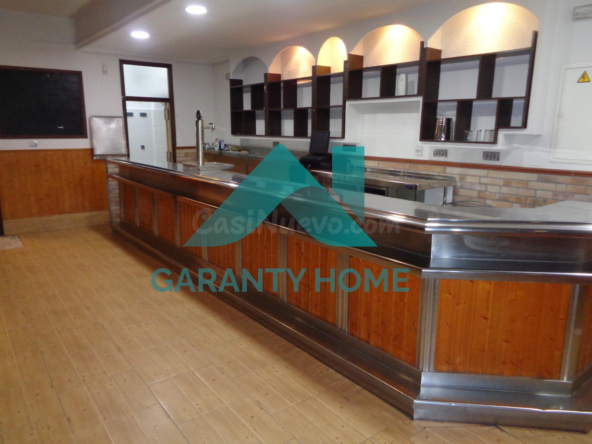 SE VENDE BAR EN  HERNÁN CORTÉS