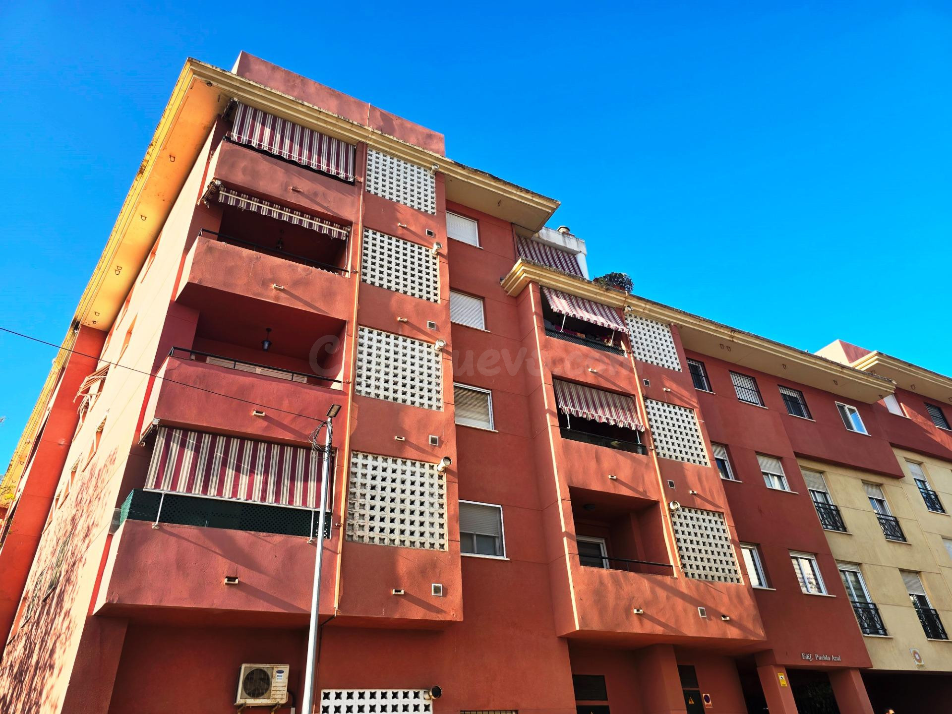 Apartamento de 3 dormitorios y 2 baños con piscina, garaje y trastero