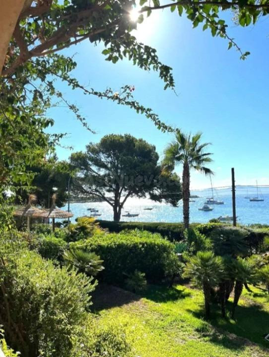 Excepcional villa en primera línea de mar en Alcudia