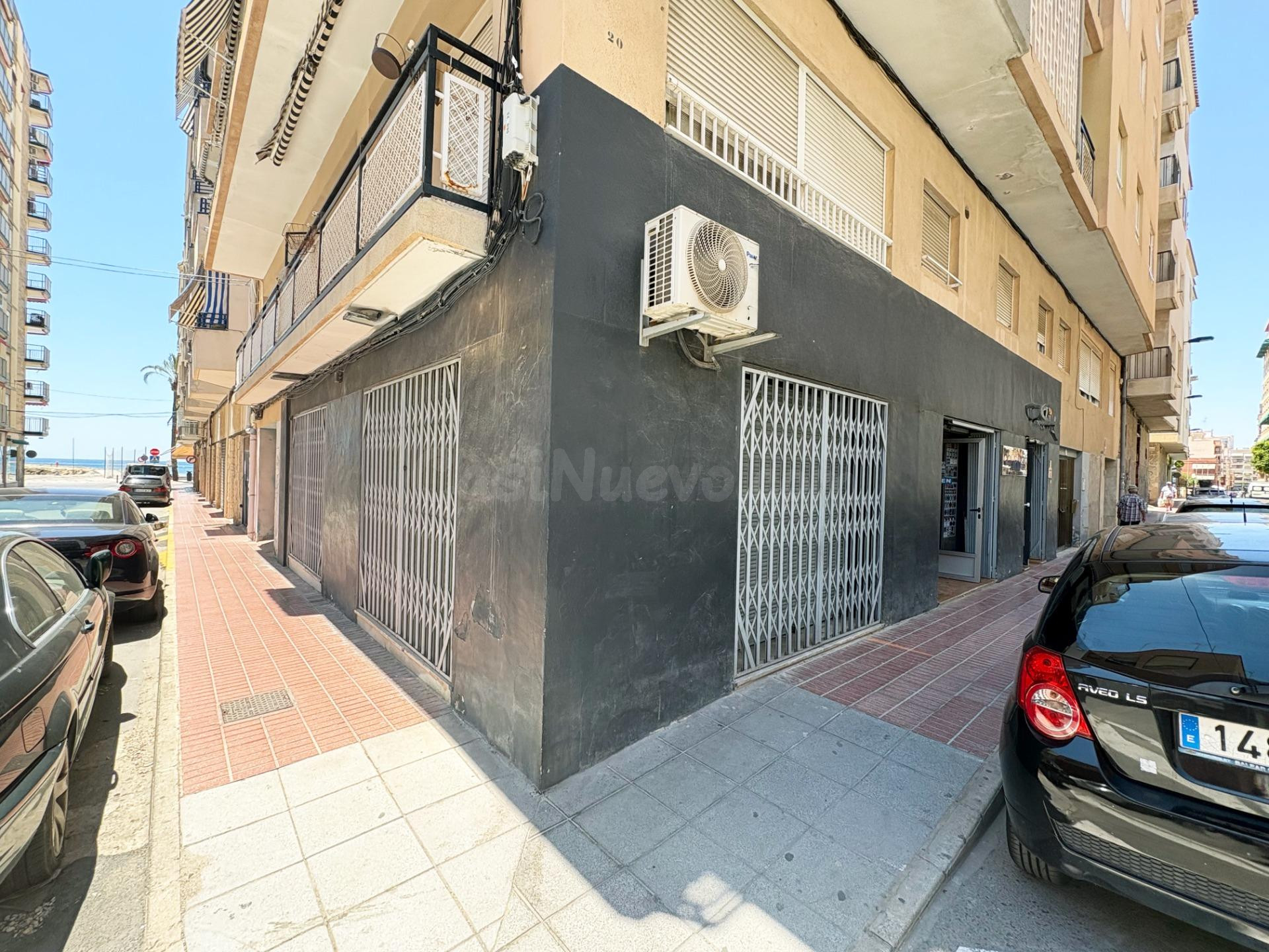 Local Comercial en Esquina a Pocos Pasos de Playa Levante – Santa Pola