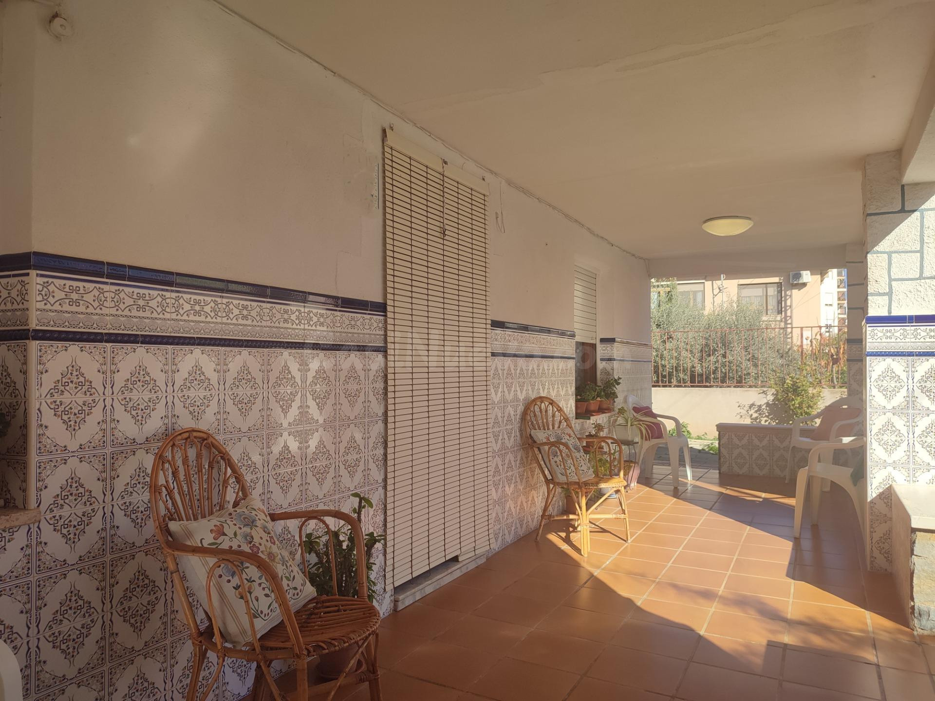 Casa independiente con terreno urbano en una de las mejores zonas de Monóvar