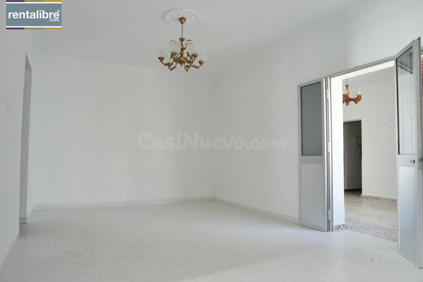 OPORTUNIDAD. CASA DE UNA SOLA PLANTA CON SOLARIUM AZOTEA DE  - foto 4