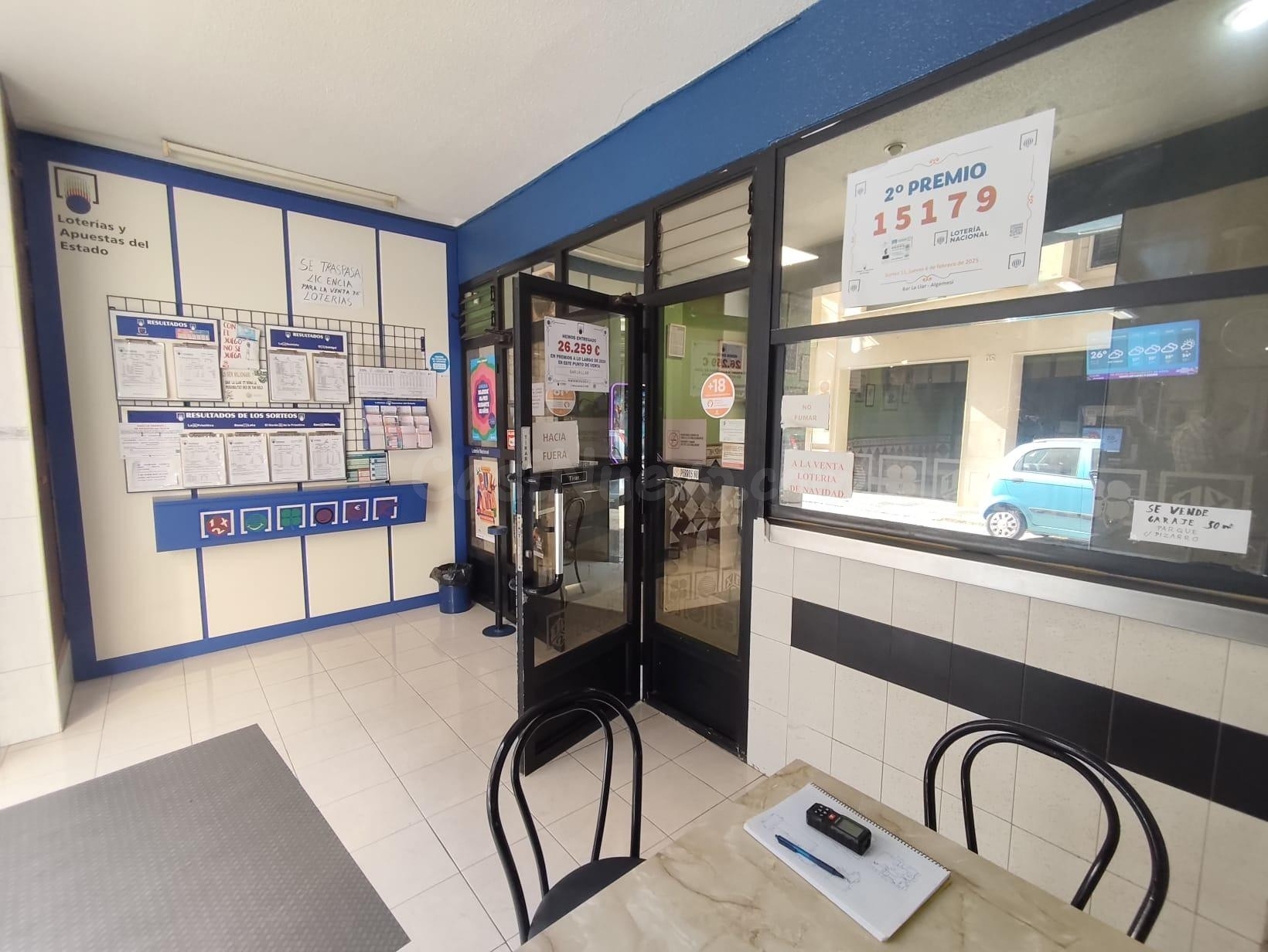 Oportunidad de Inversión: Local Comercial con Licencia de Bar en Algemesí