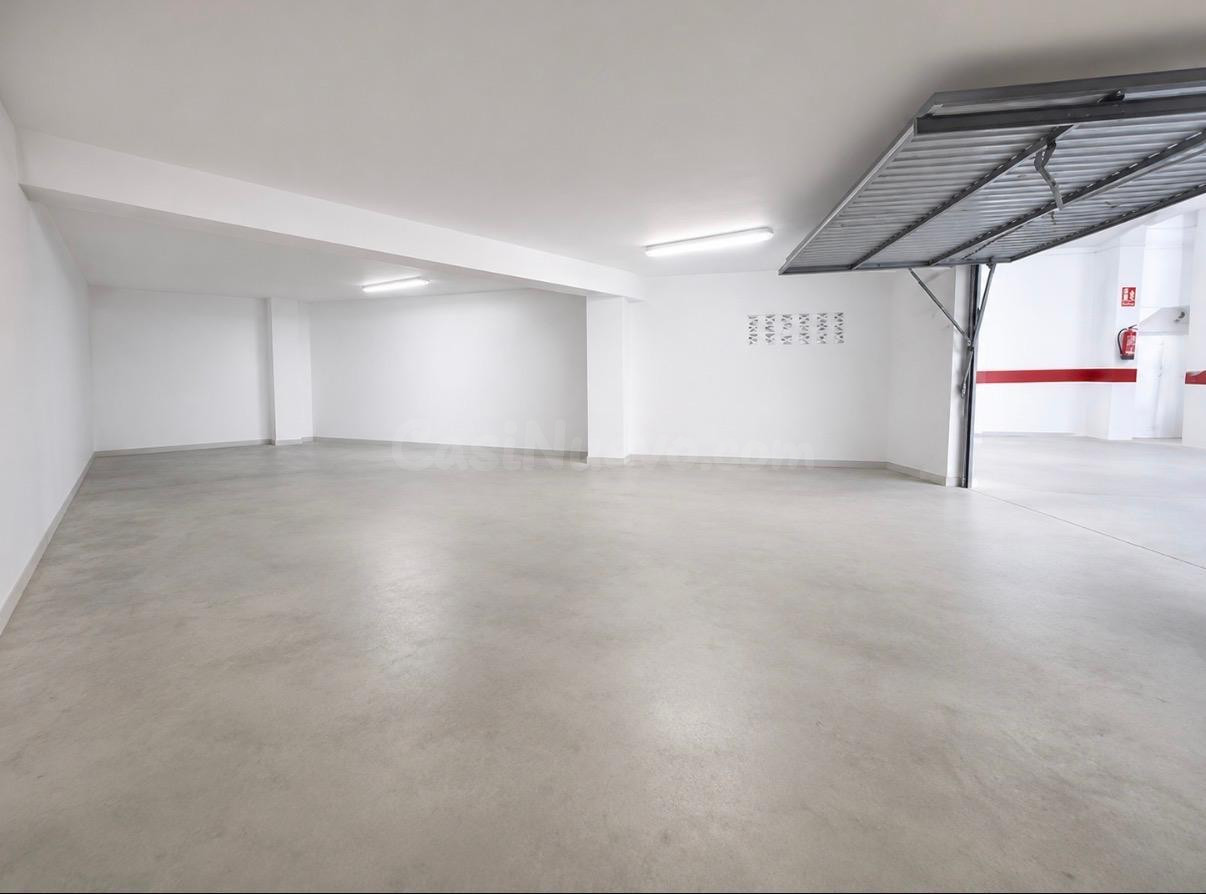 Amplia plaza de garaje en planta calle. Zona (plaza argentina-ronda alzira)