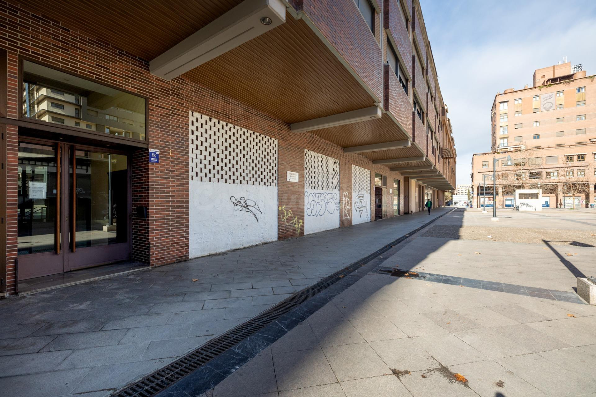EN VENTA LOCAL COMERCIAL EN PLAZA SAN LAZARO ZONA PLAZA DE TOROS EN GRANADA