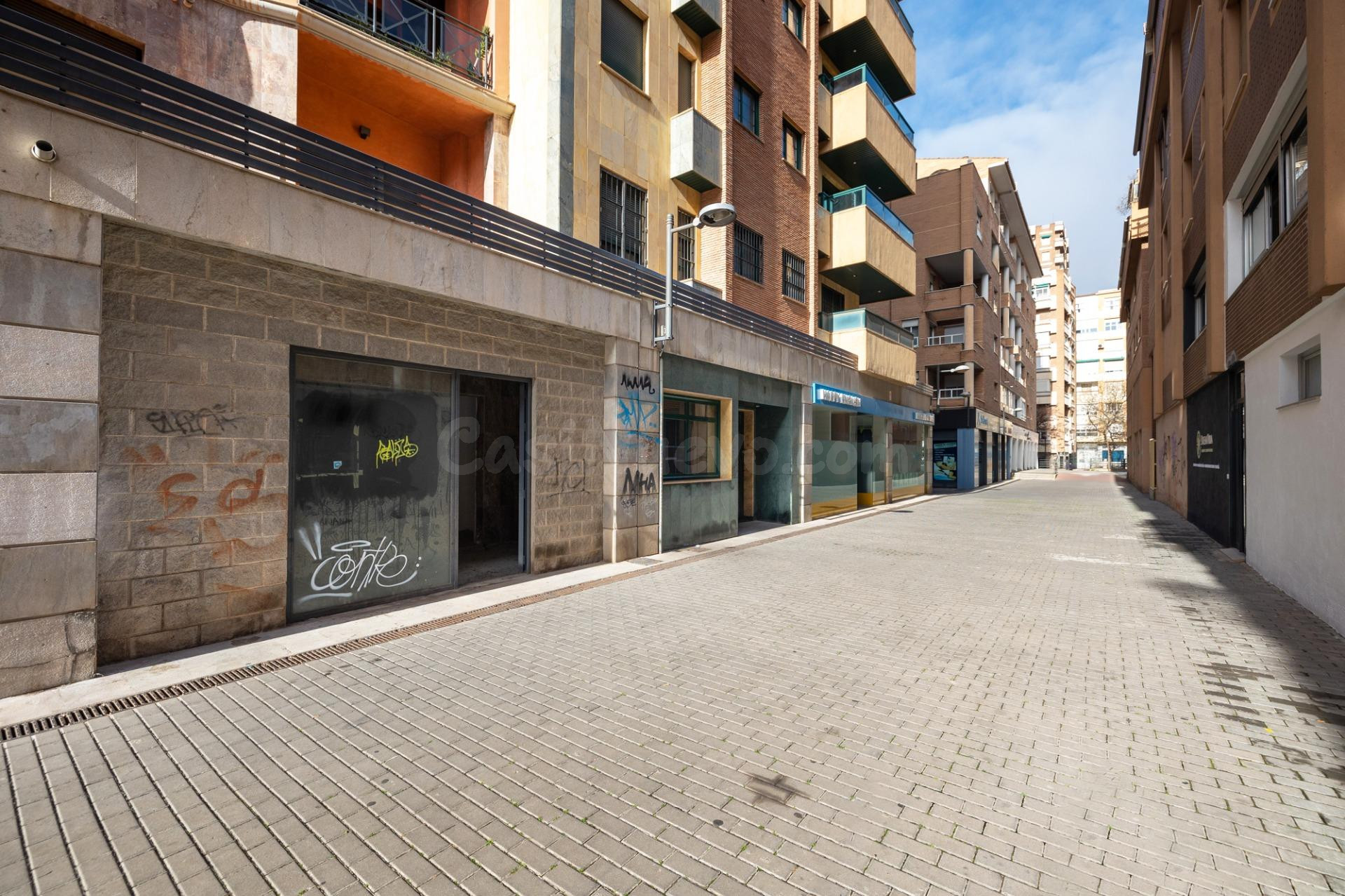 LOCAL VENTA JUNTO AVDA.CONSTITUCION GRANADA