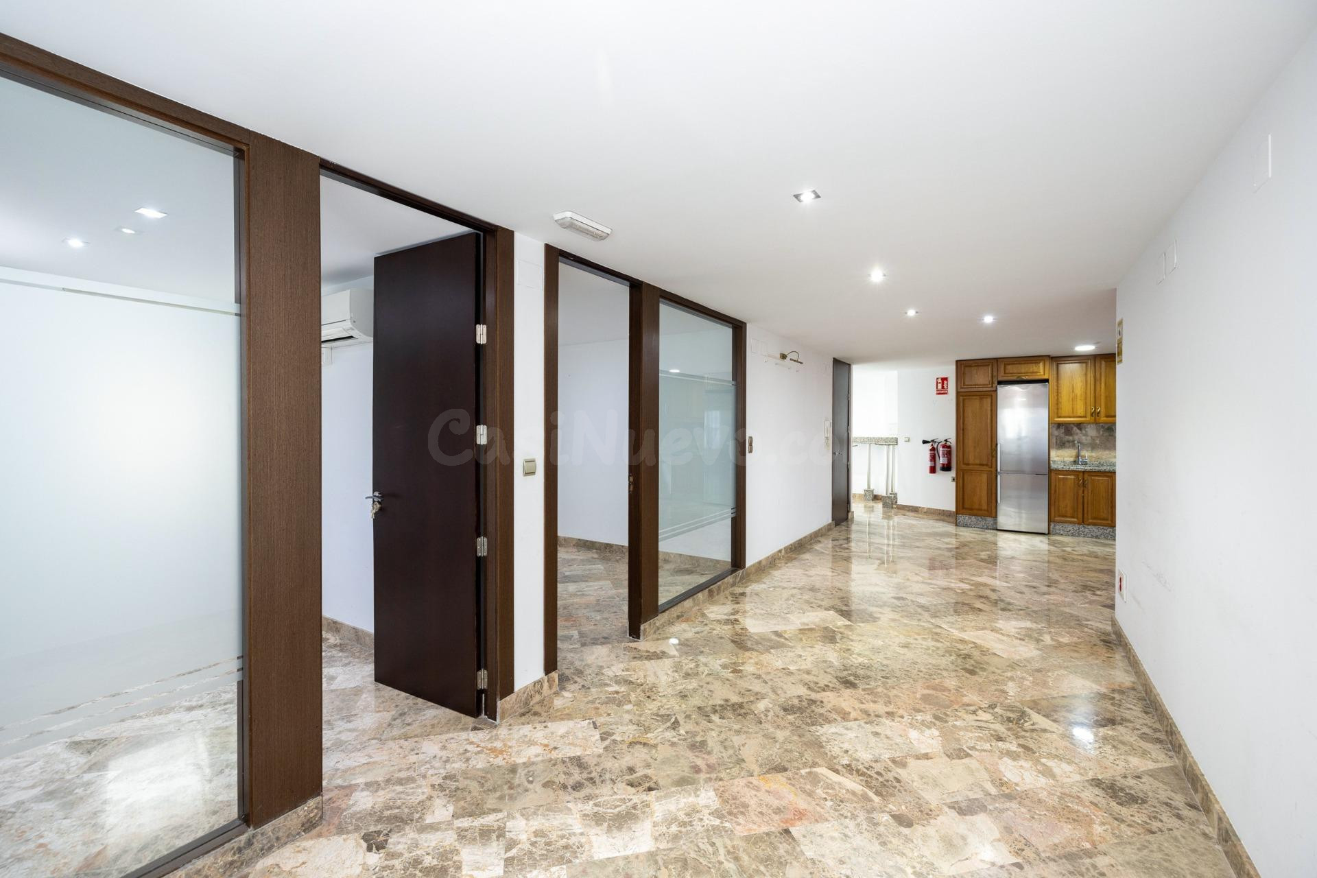 SE ALQUILA OFICINAS EXCLUSIVAS EN ALQUILER – AVENIDA CONSTITUCIÓN